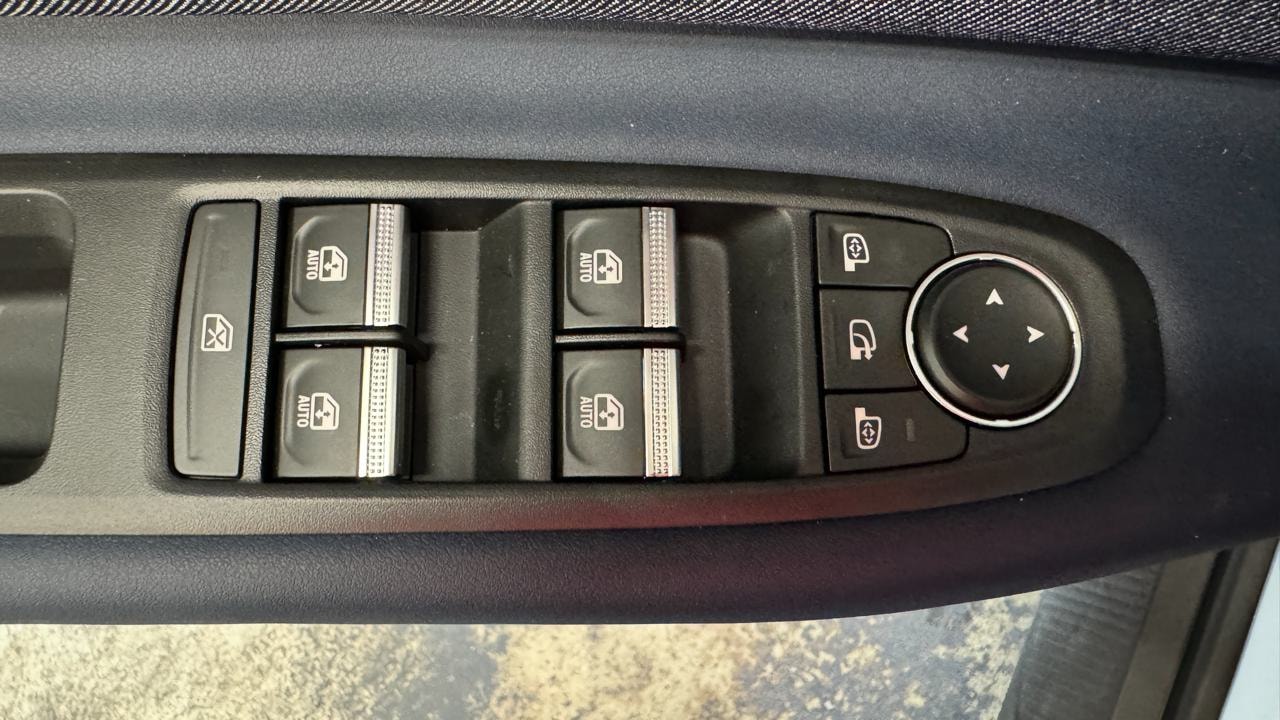 RENAULT R4 E-Tech Comfort Range 52 kWh Techno-image-10