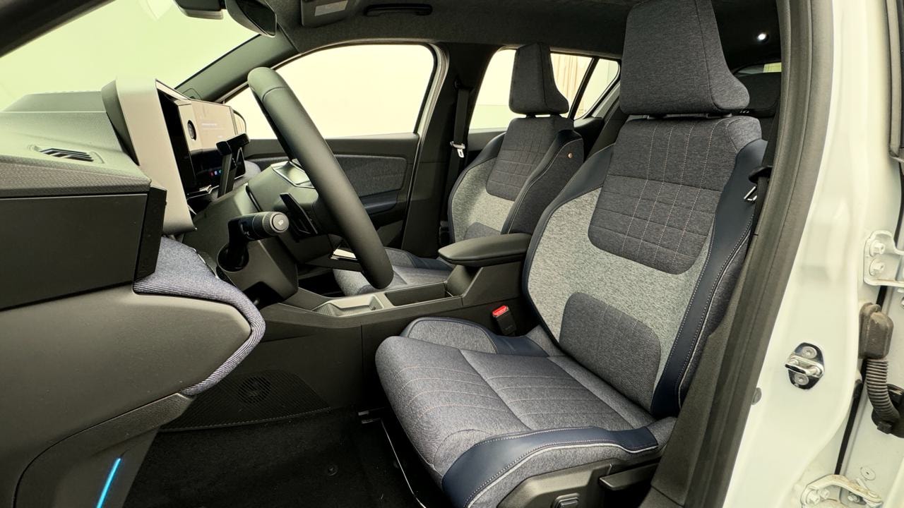 RENAULT R4 E-Tech Comfort Range 52 kWh Techno-image-4