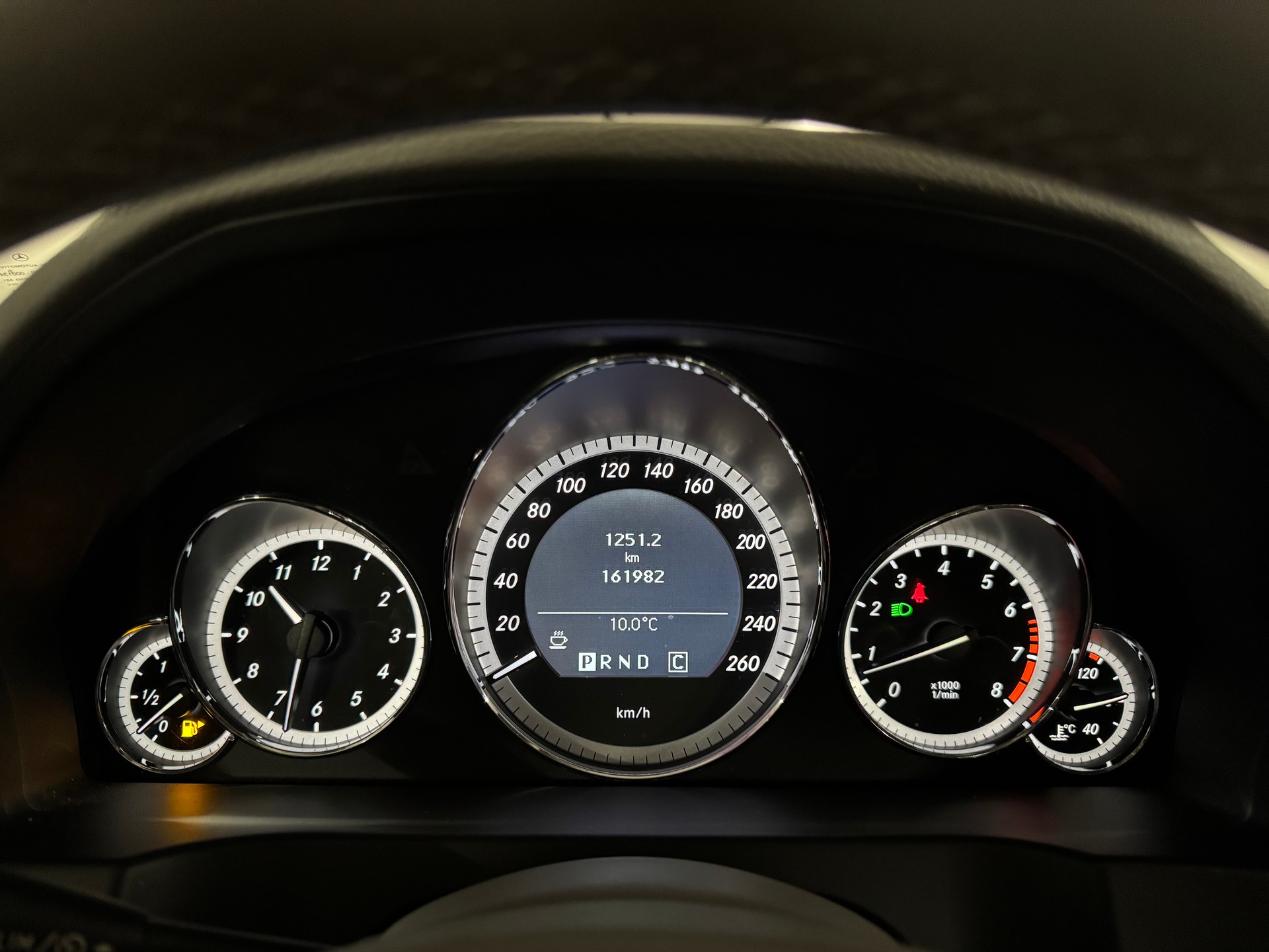 MERCEDES-BENZ E 350 CGI BlueEfficiency 7G-Tronic-image-15