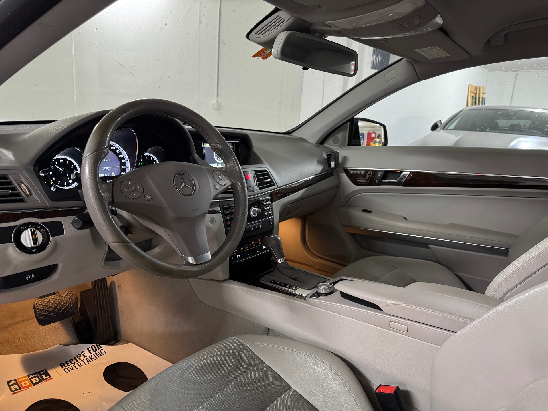 MERCEDES-BENZ E 350 CGI BlueEfficiency 7G-Tronic-image-7