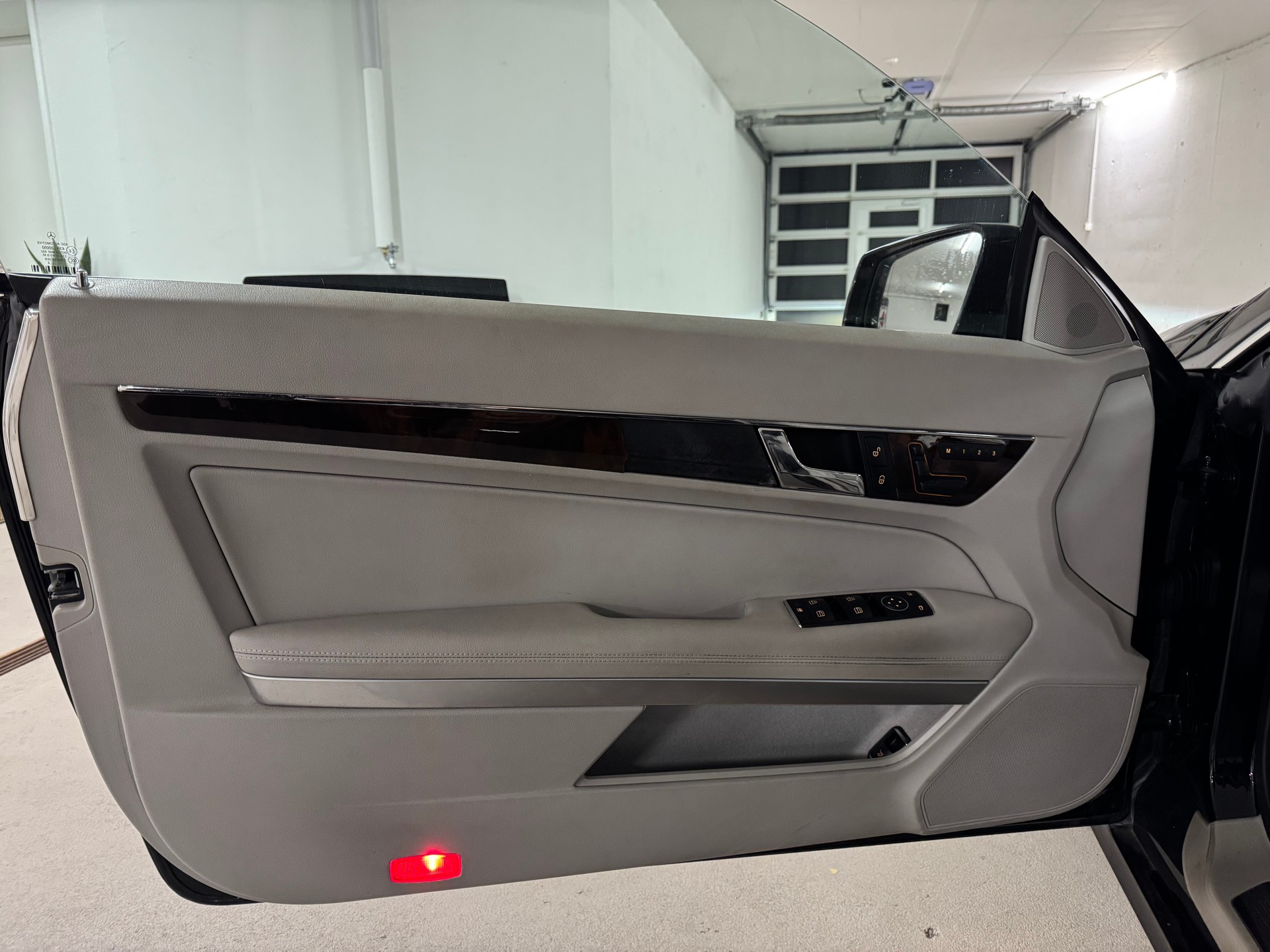 MERCEDES-BENZ E 350 CGI BlueEfficiency 7G-Tronic-image-12