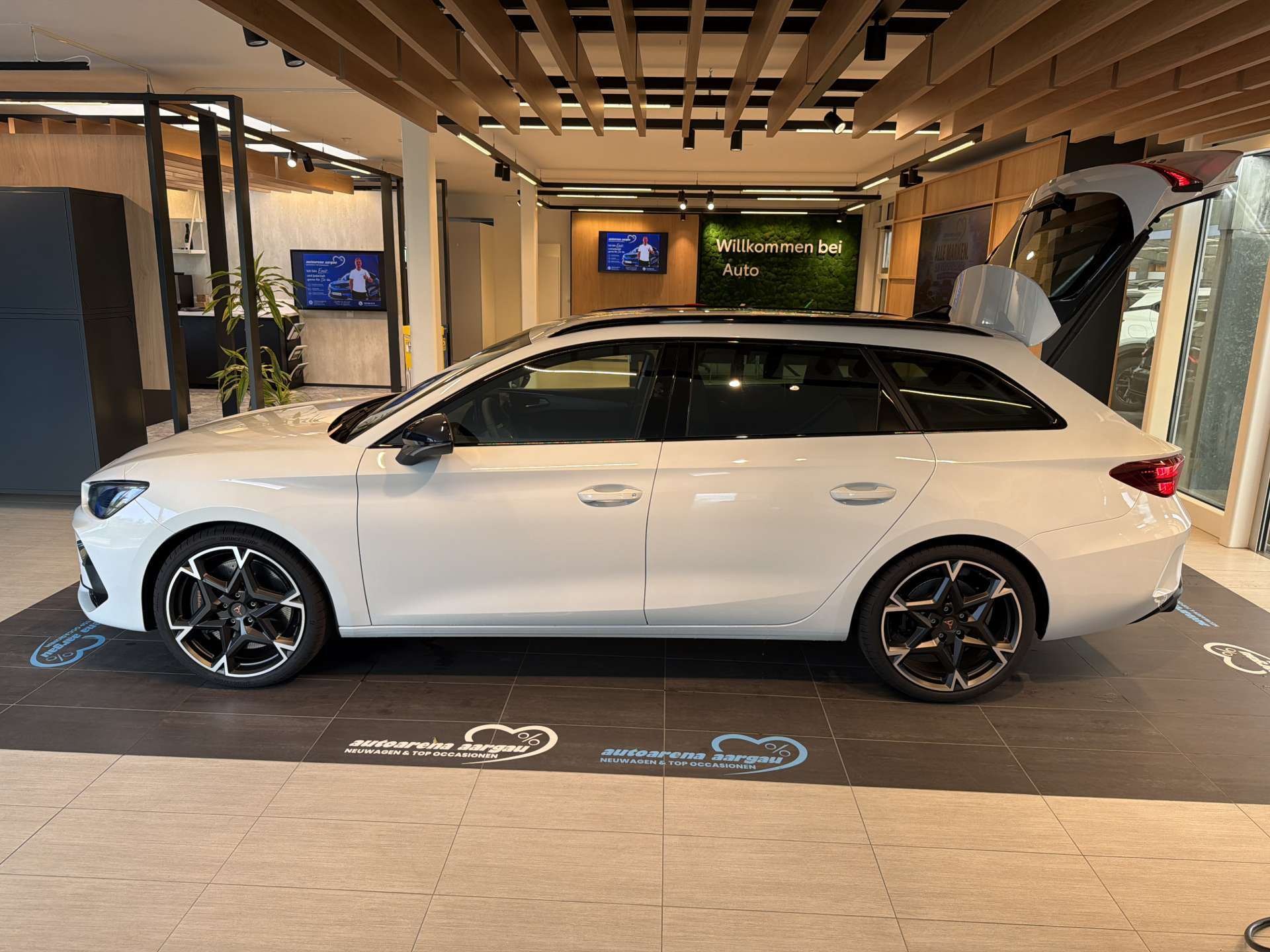 CUPRA LEON ST 2.0 TSi VZ 333PS 4Drive DSG-Automat-image-13