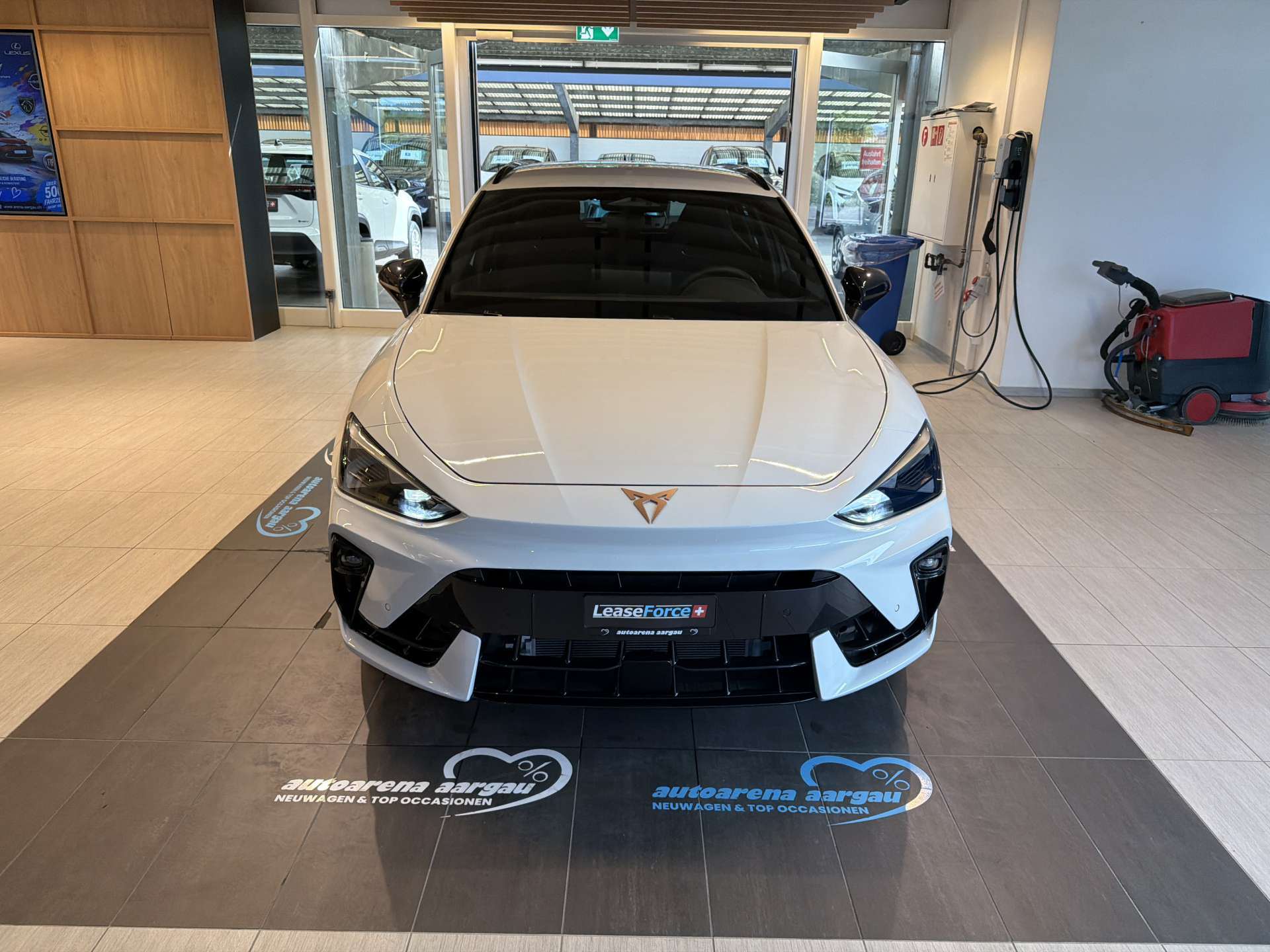 CUPRA LEON ST 2.0 TSi VZ 333PS 4Drive DSG-Automat-image-10