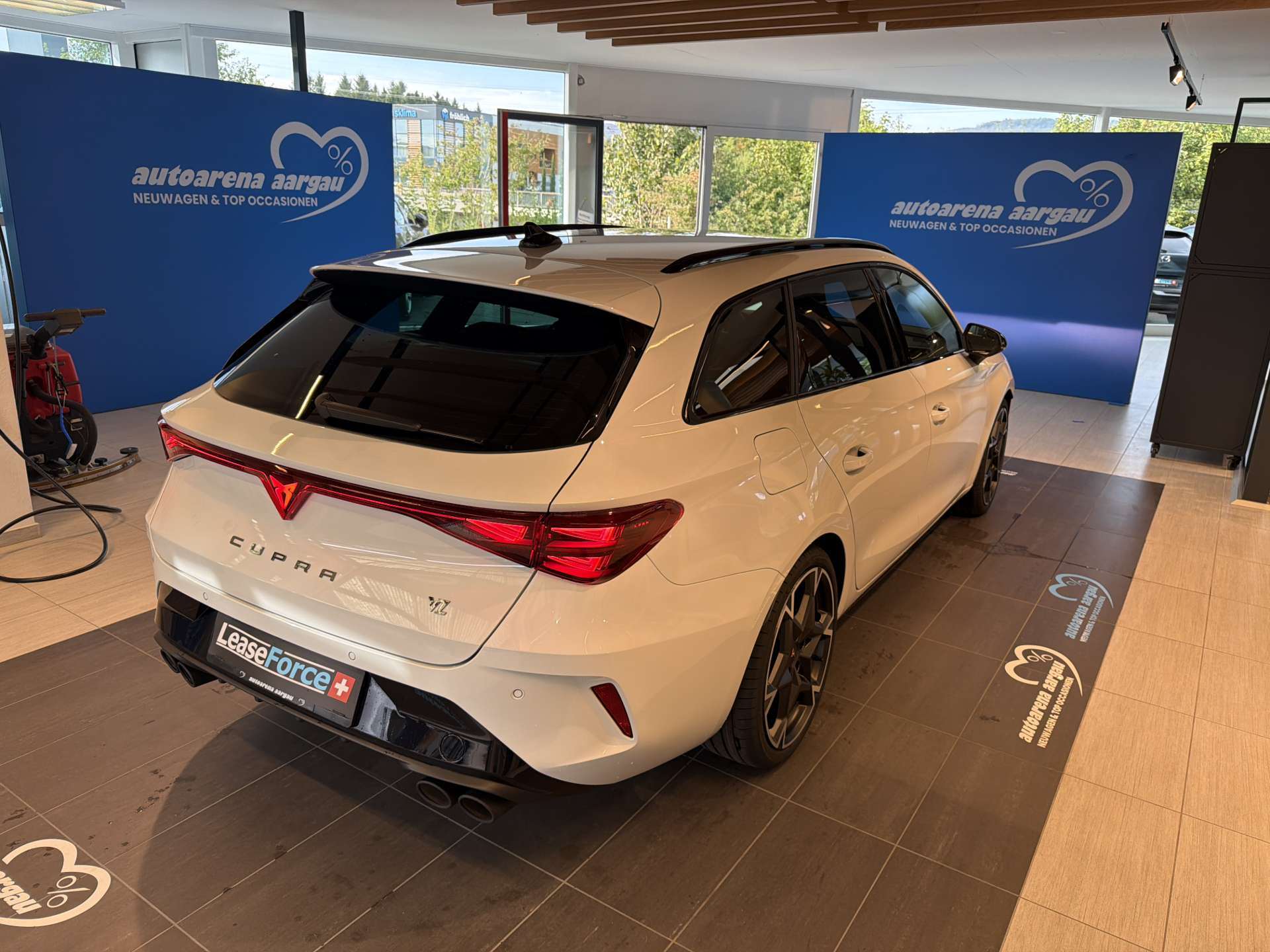 CUPRA LEON ST 2.0 TSi VZ 333PS 4Drive DSG-Automat-showroom-element-2