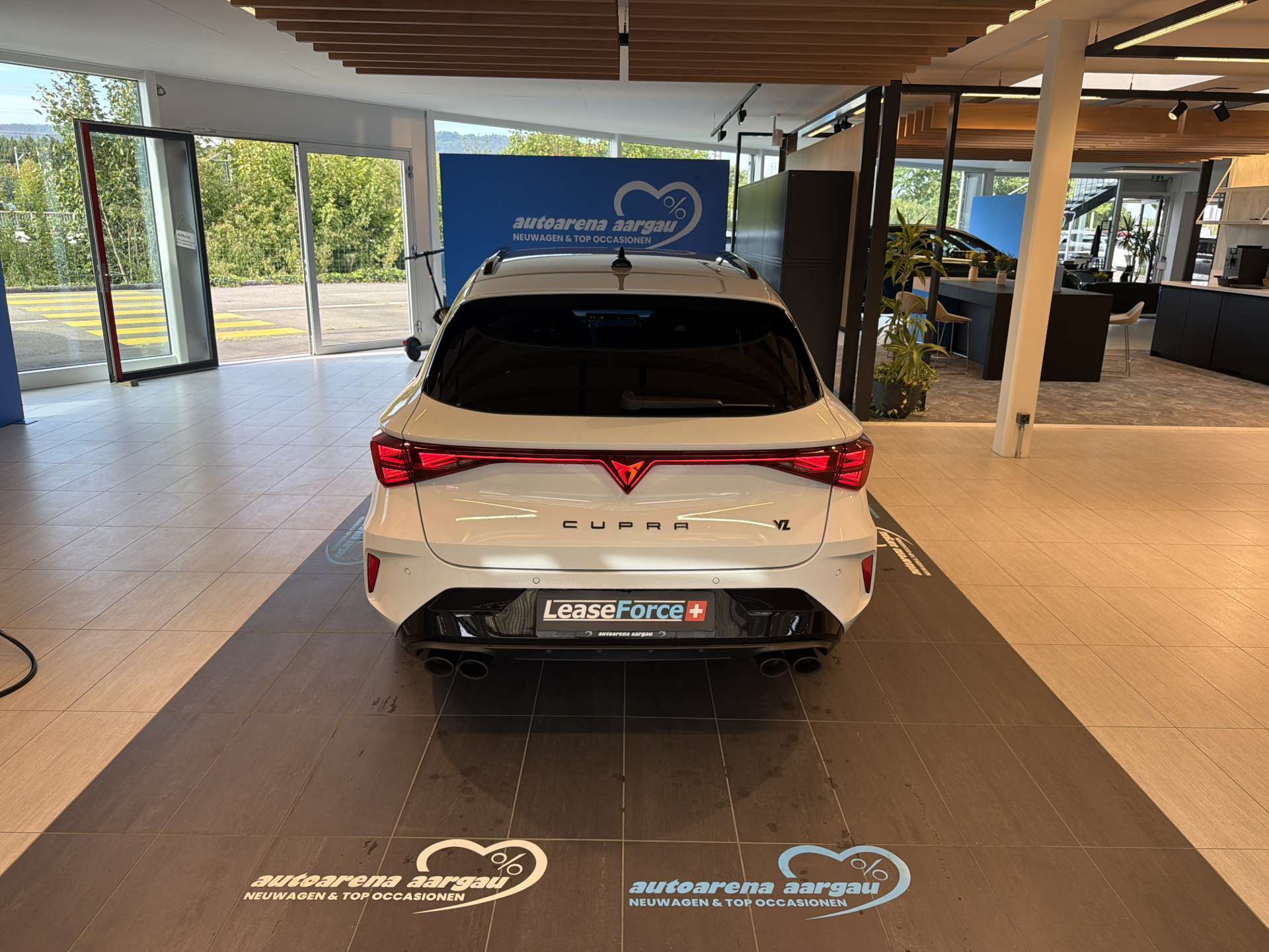CUPRA LEON ST 2.0 TSi VZ 333PS 4Drive DSG-Automat-image-12
