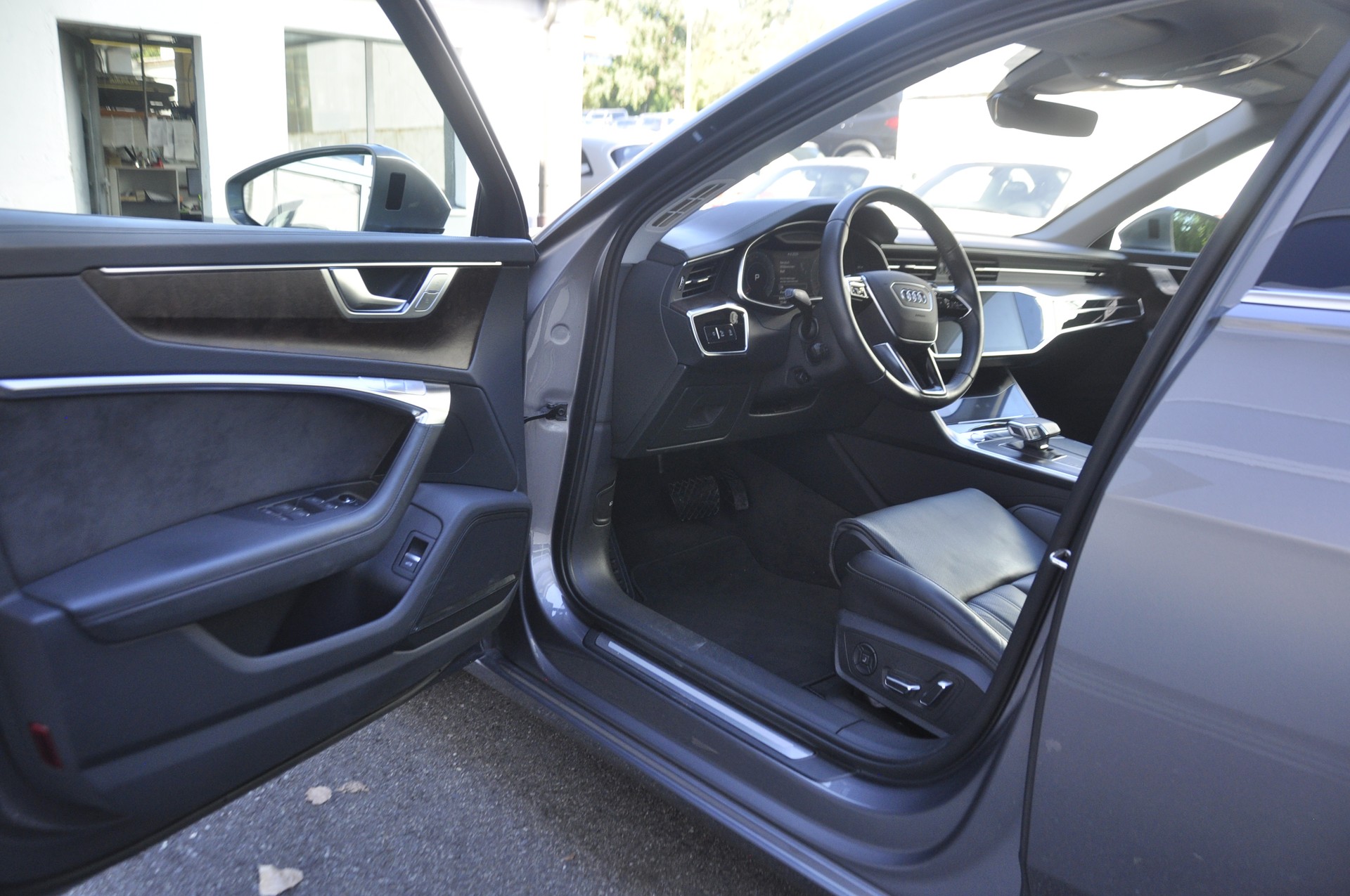 AUDI A6 Avant 55 TFSI Sport quattro S-tronic I Anhängerkupplung-image-3
