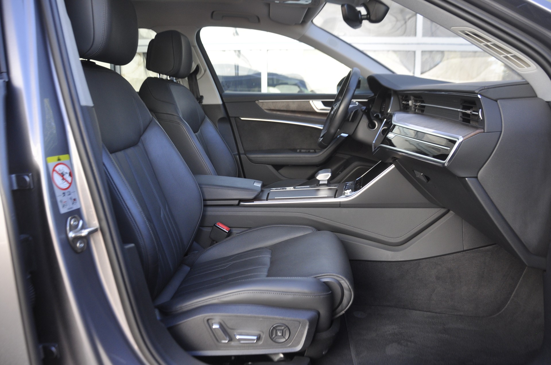 AUDI A6 Avant 55 TFSI Sport quattro S-tronic I Anhängerkupplung-image-7