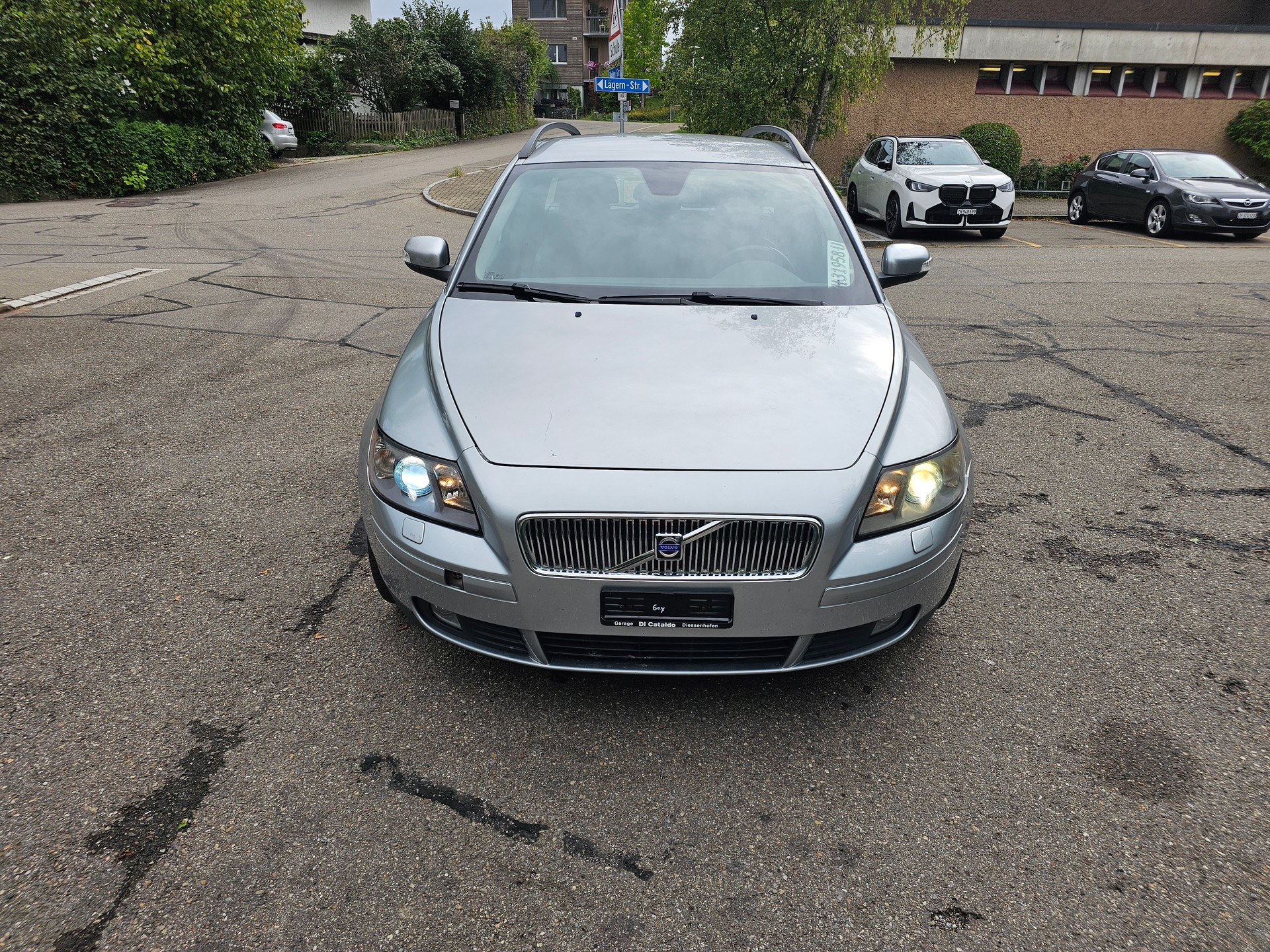 VOLVO V50 2.4I Momentum-image-1