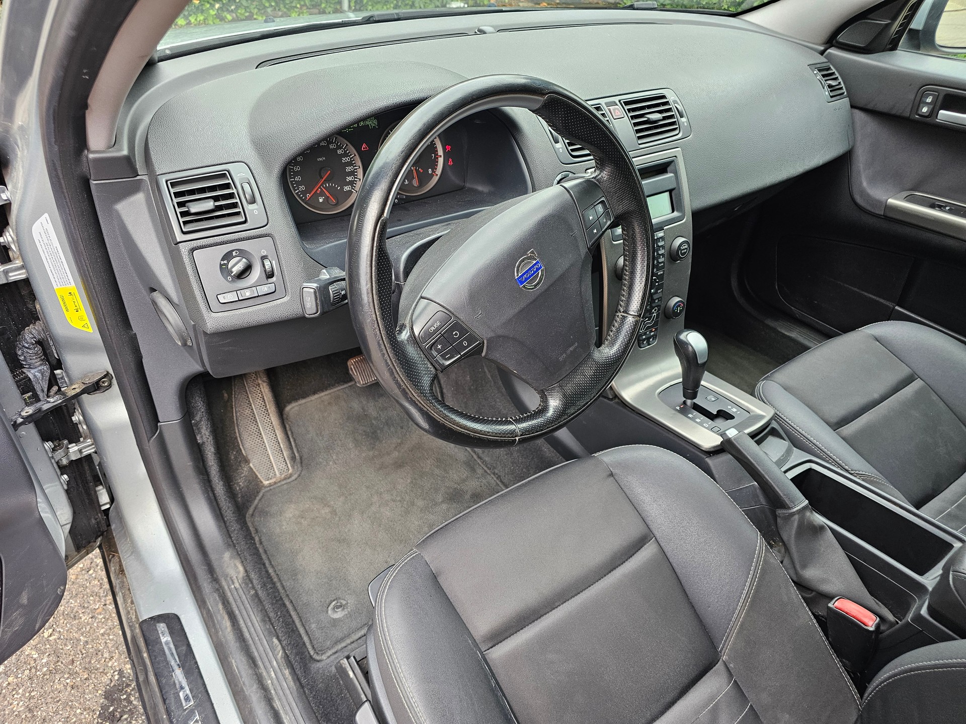 VOLVO V50 2.4I Momentum-image-8