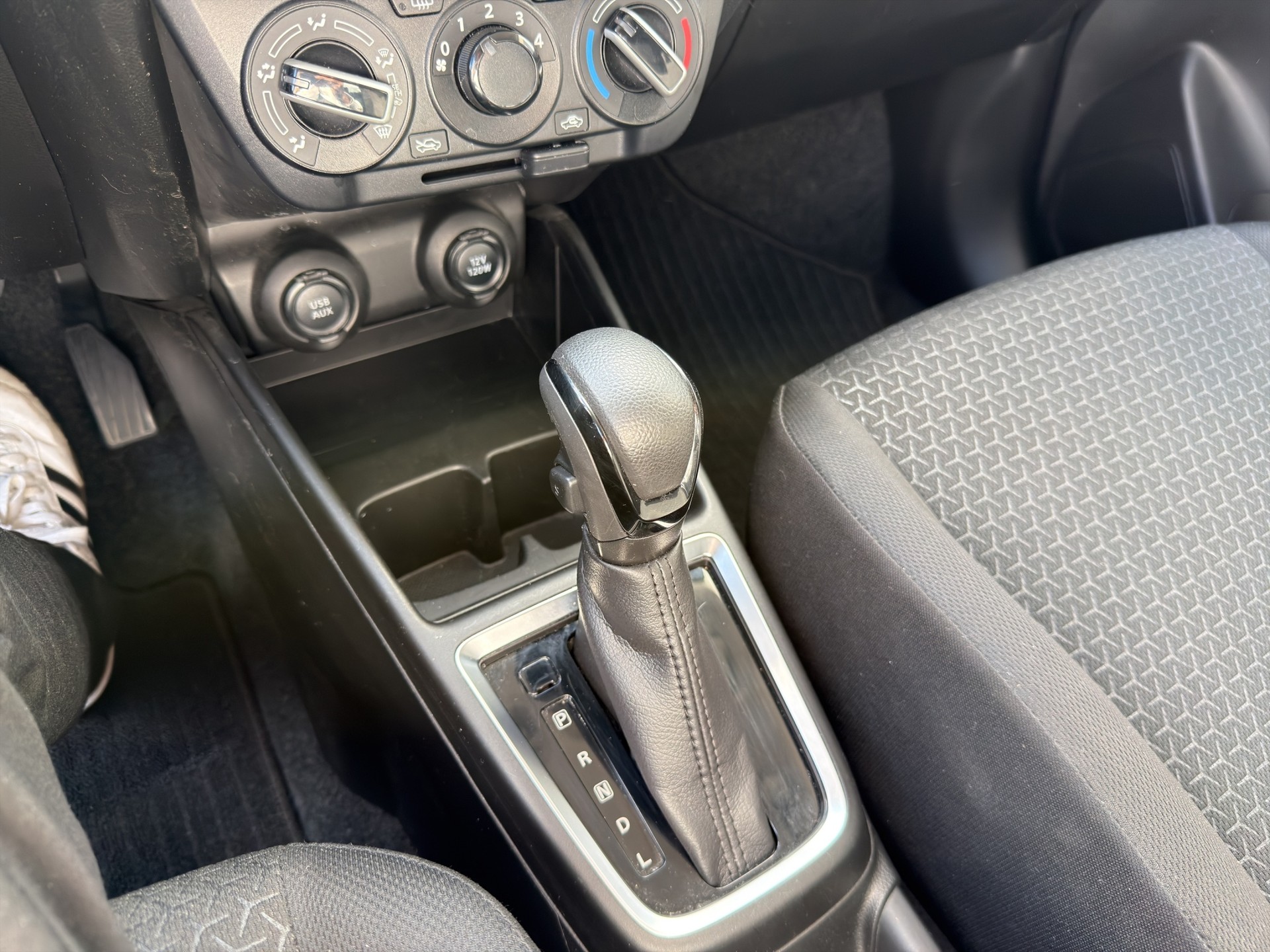 SUZUKI Swift 1.2 Compact+ Hybrid-image-10