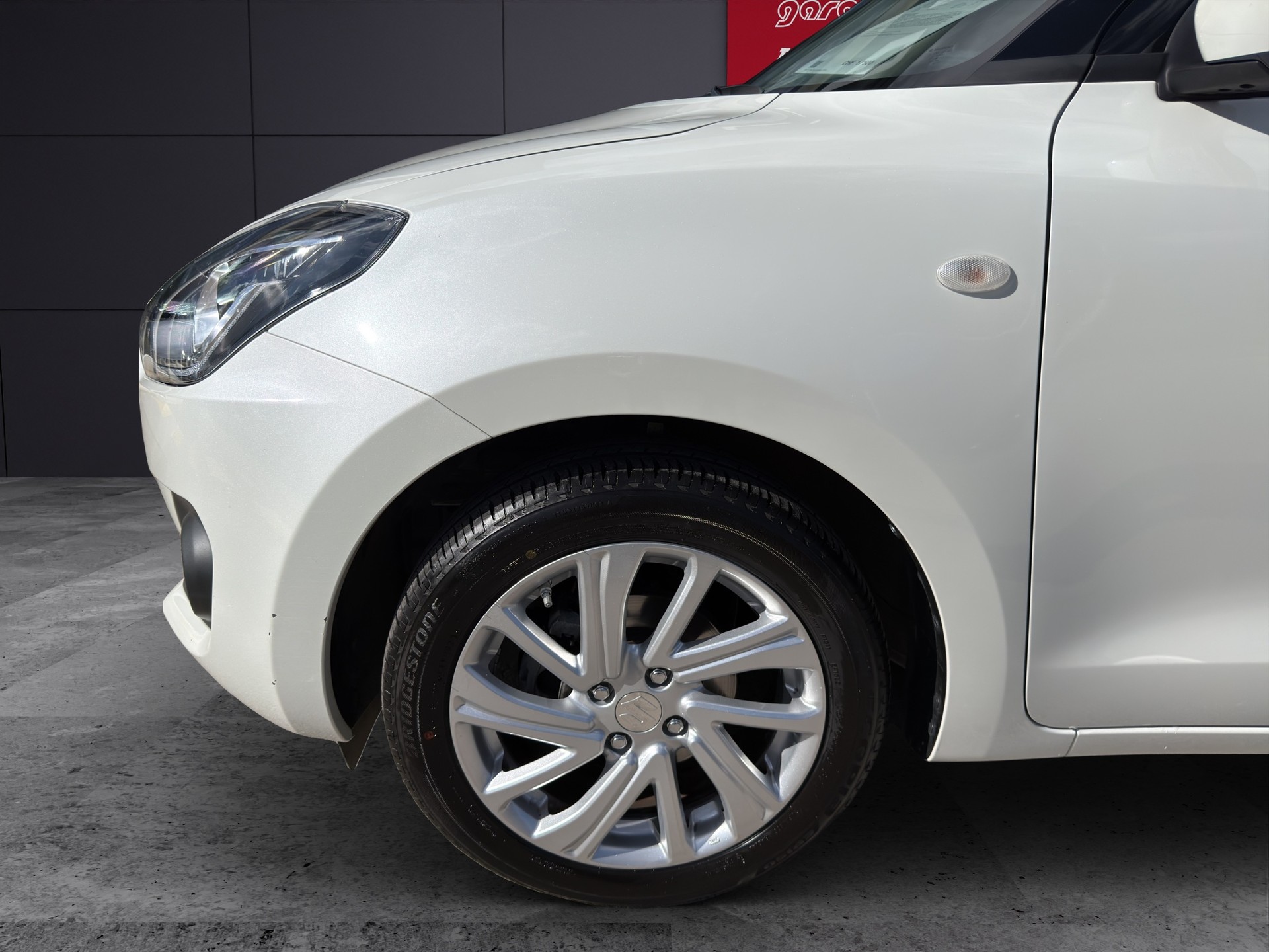 SUZUKI Swift 1.2 Compact+ Hybrid-image-4