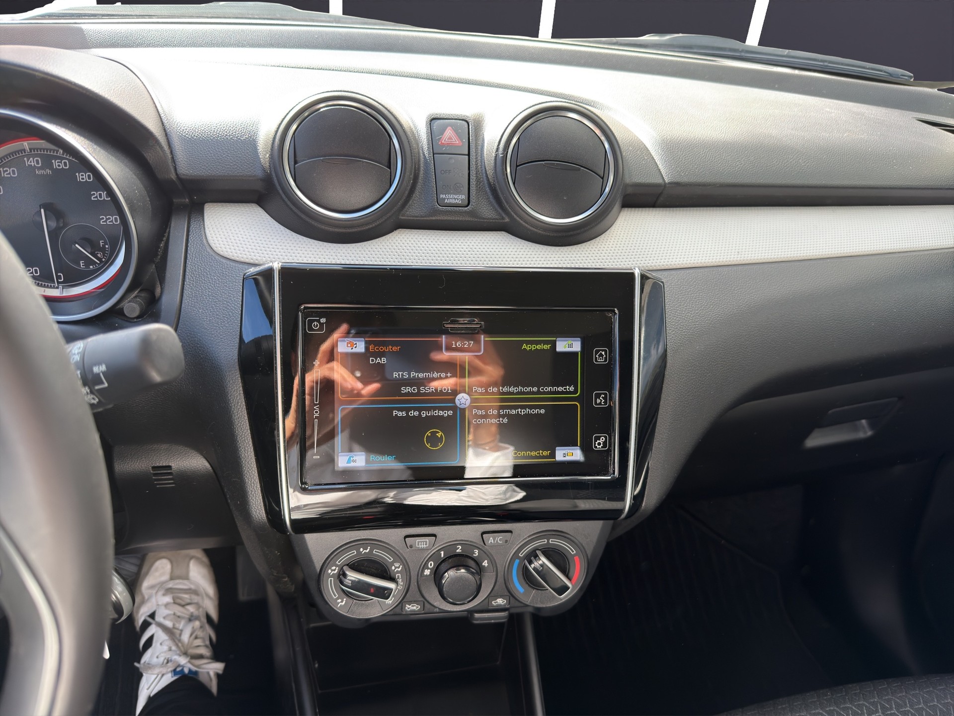 SUZUKI Swift 1.2 Compact+ Hybrid-image-9