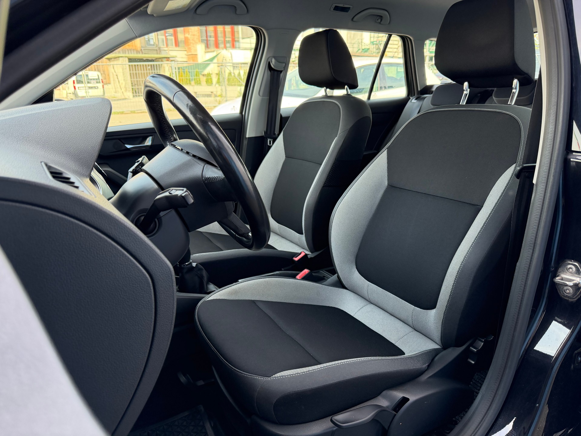 SKODA Fabia 1.2 TSI Style-image-5