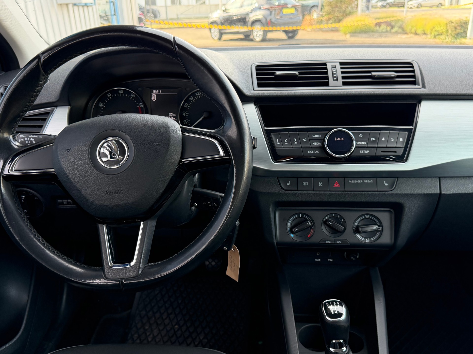 SKODA Fabia 1.2 TSI Style-image-6