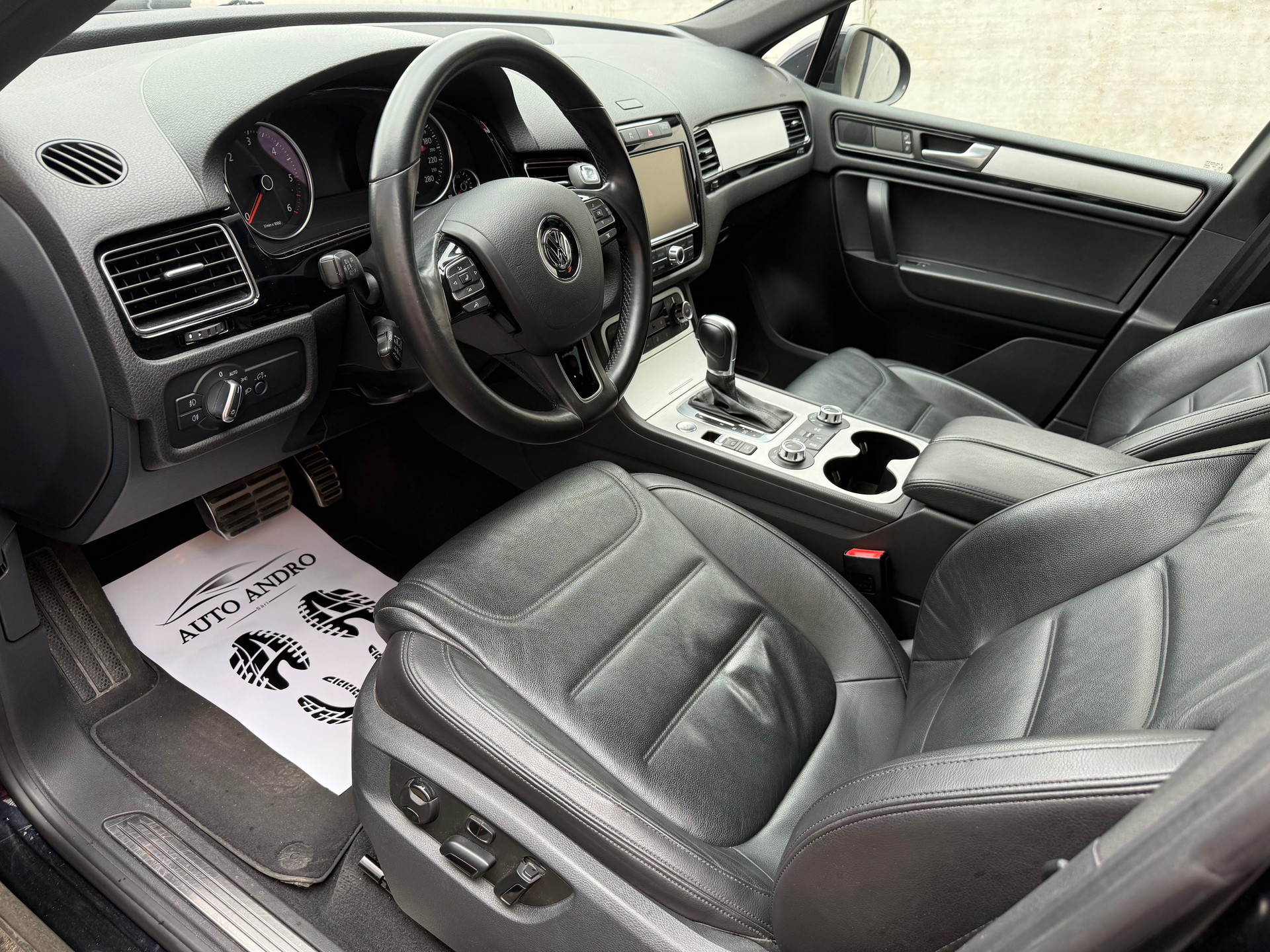 VW Touareg 3.0 TDI BlueMotion Technology Tiptronic-image-12