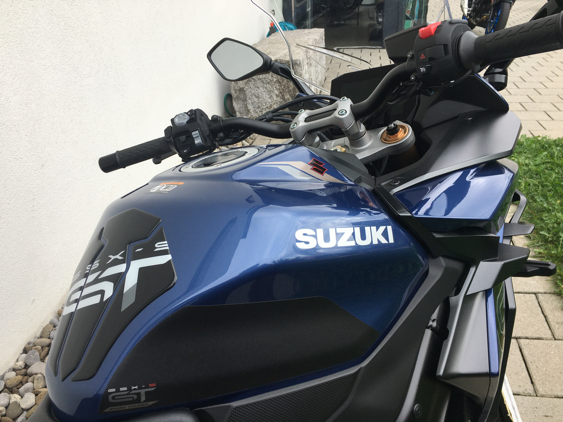 SUZUKI GSX-S 1000 GT Travel-showroom-element-2