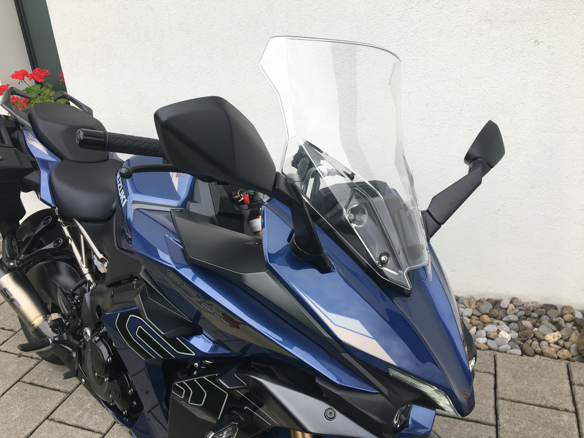 SUZUKI GSX-S 1000 GT Travel-showroom-element-1