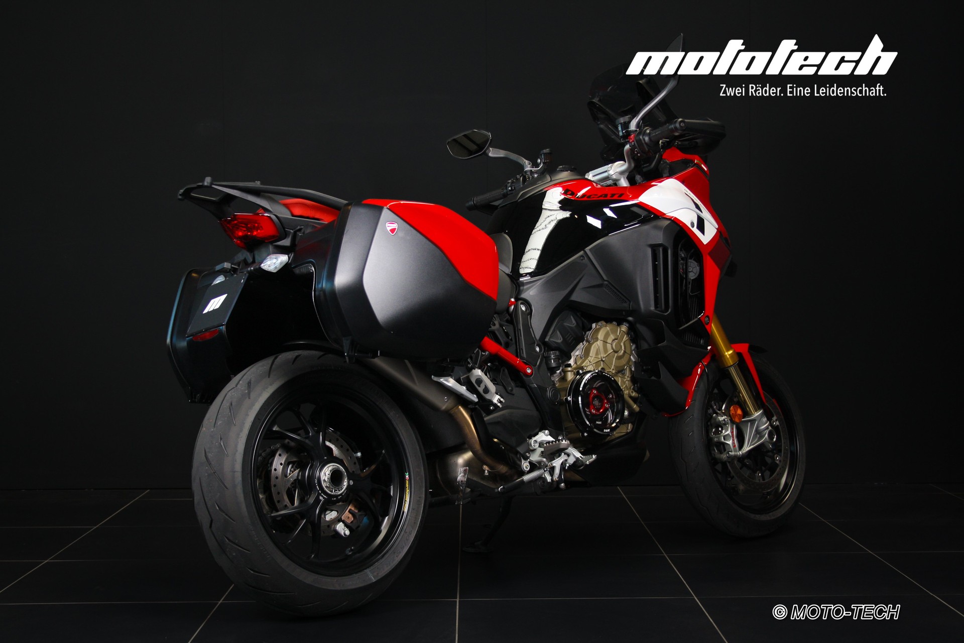DUCATI Multistrada V4 Pikes Peak-showroom-element-2