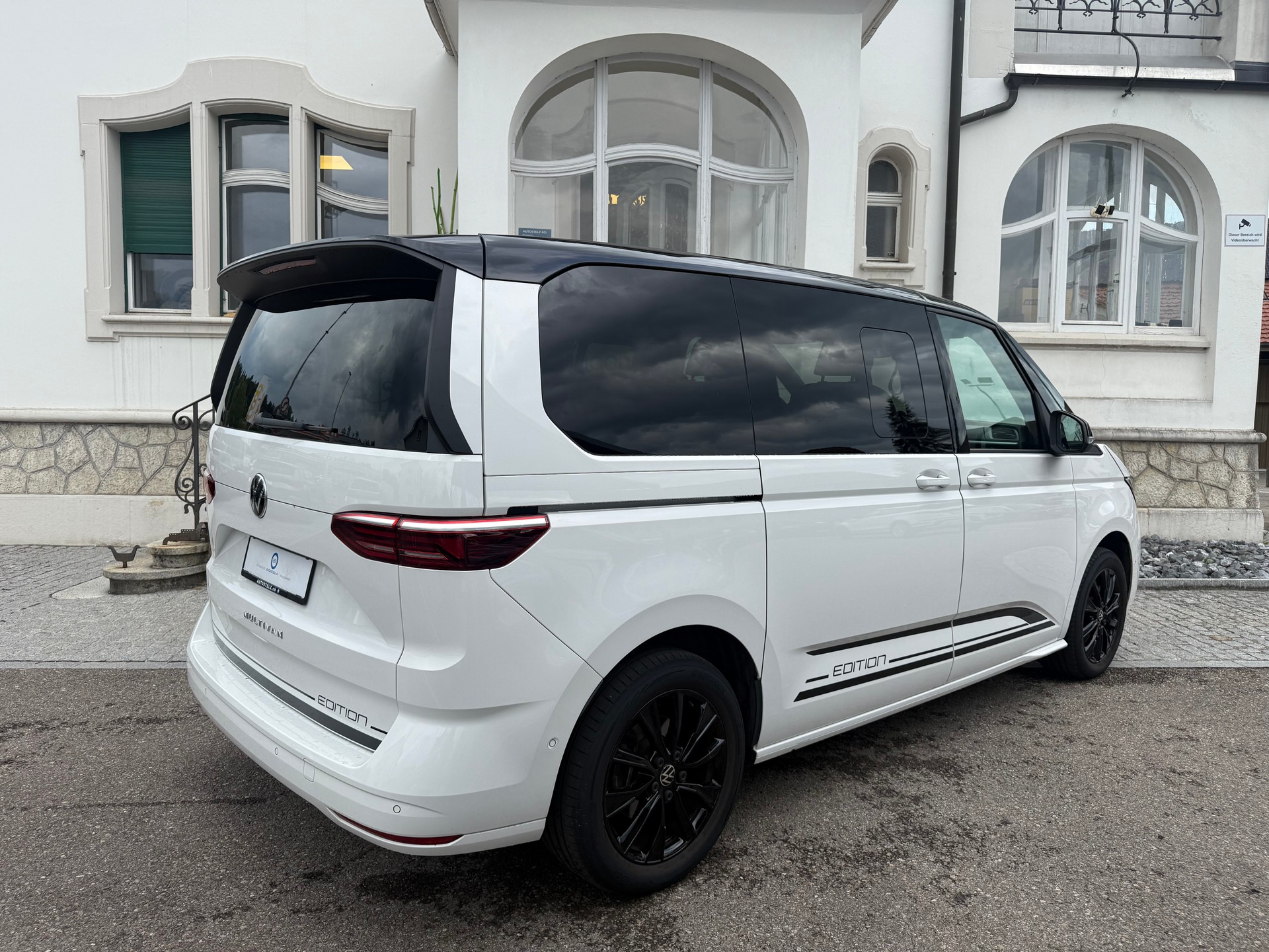 VW Multivan kurz 2.0 TDI Life Edition DSG Navigationssystem Volkswagen original-image-4