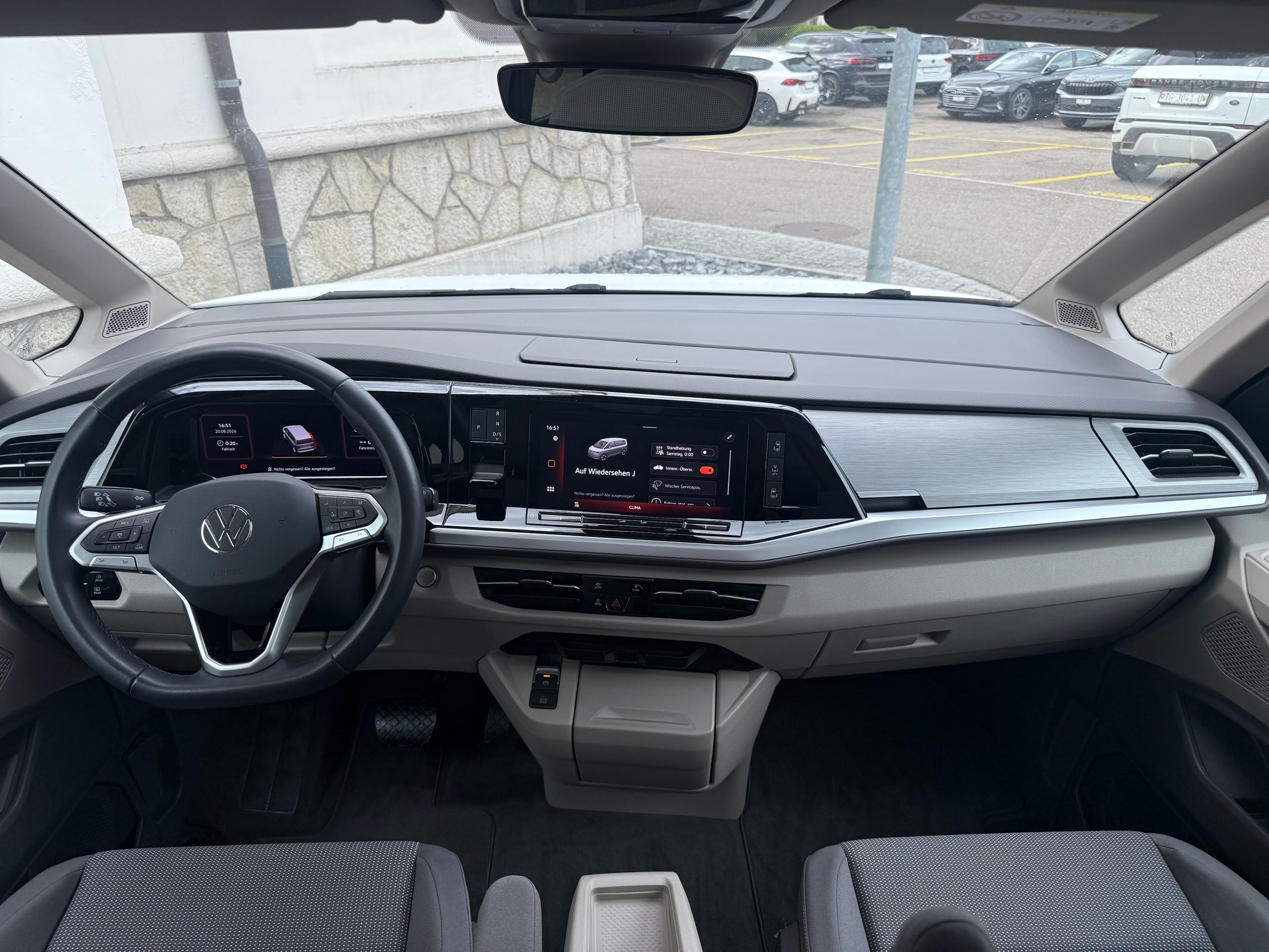 VW Multivan kurz 2.0 TDI Life Edition DSG Navigationssystem Volkswagen original-image-16