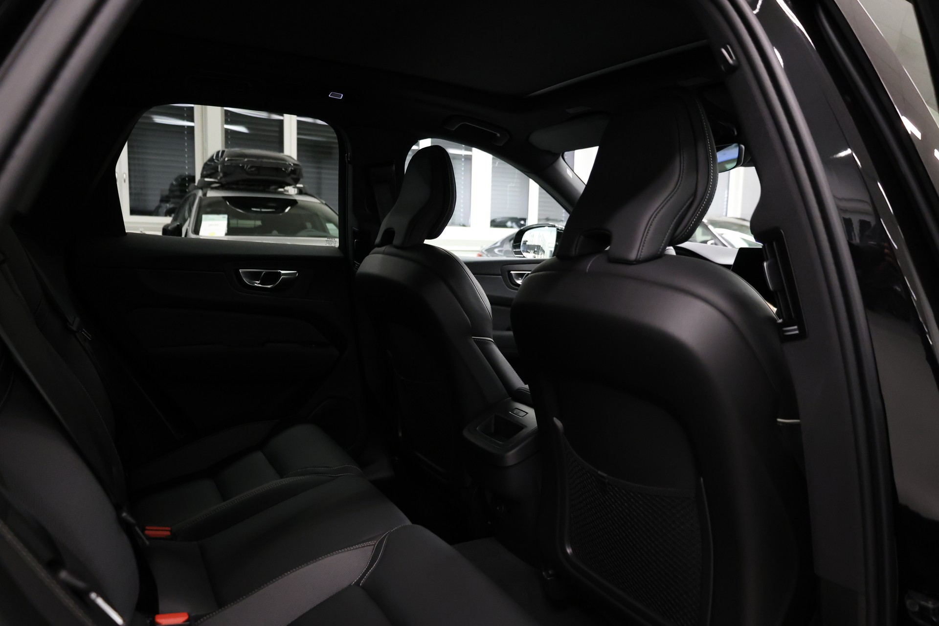 VOLVO XC60 2.0 B5 MH Black Edition AWD-image-23