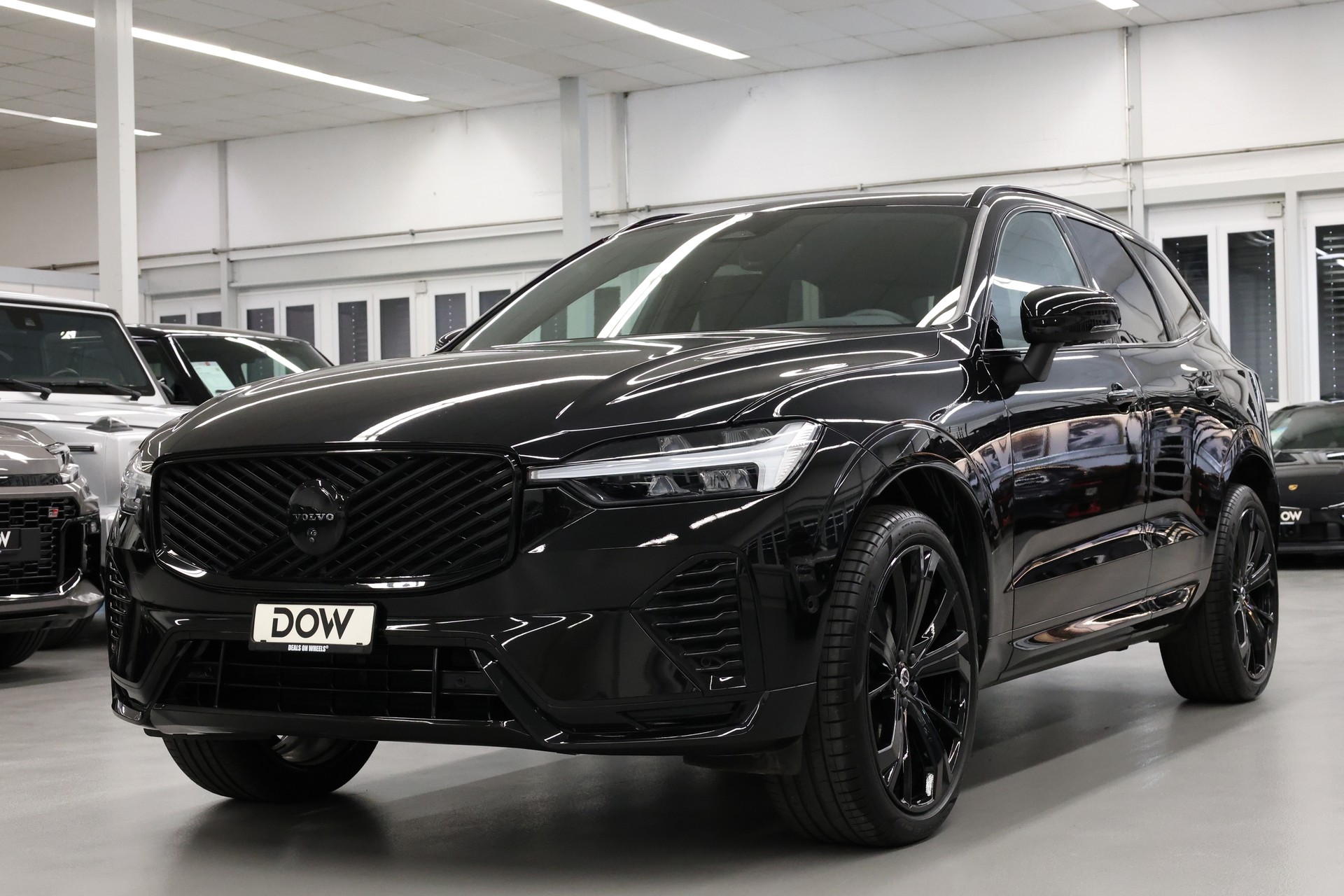 VOLVO XC60 2.0 B5 MH Black Edition AWD-image-2