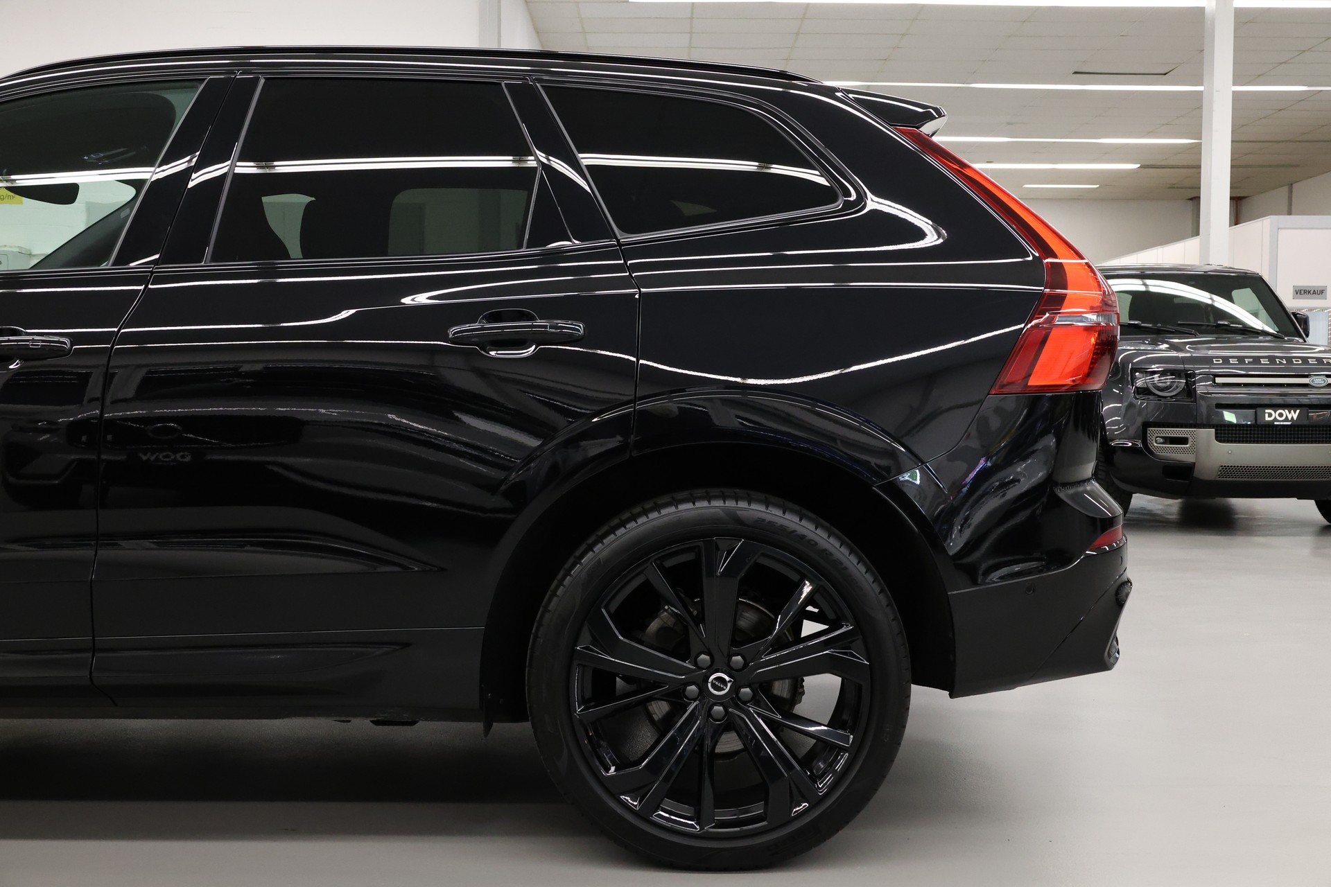 VOLVO XC60 2.0 B5 MH Black Edition AWD-image-11