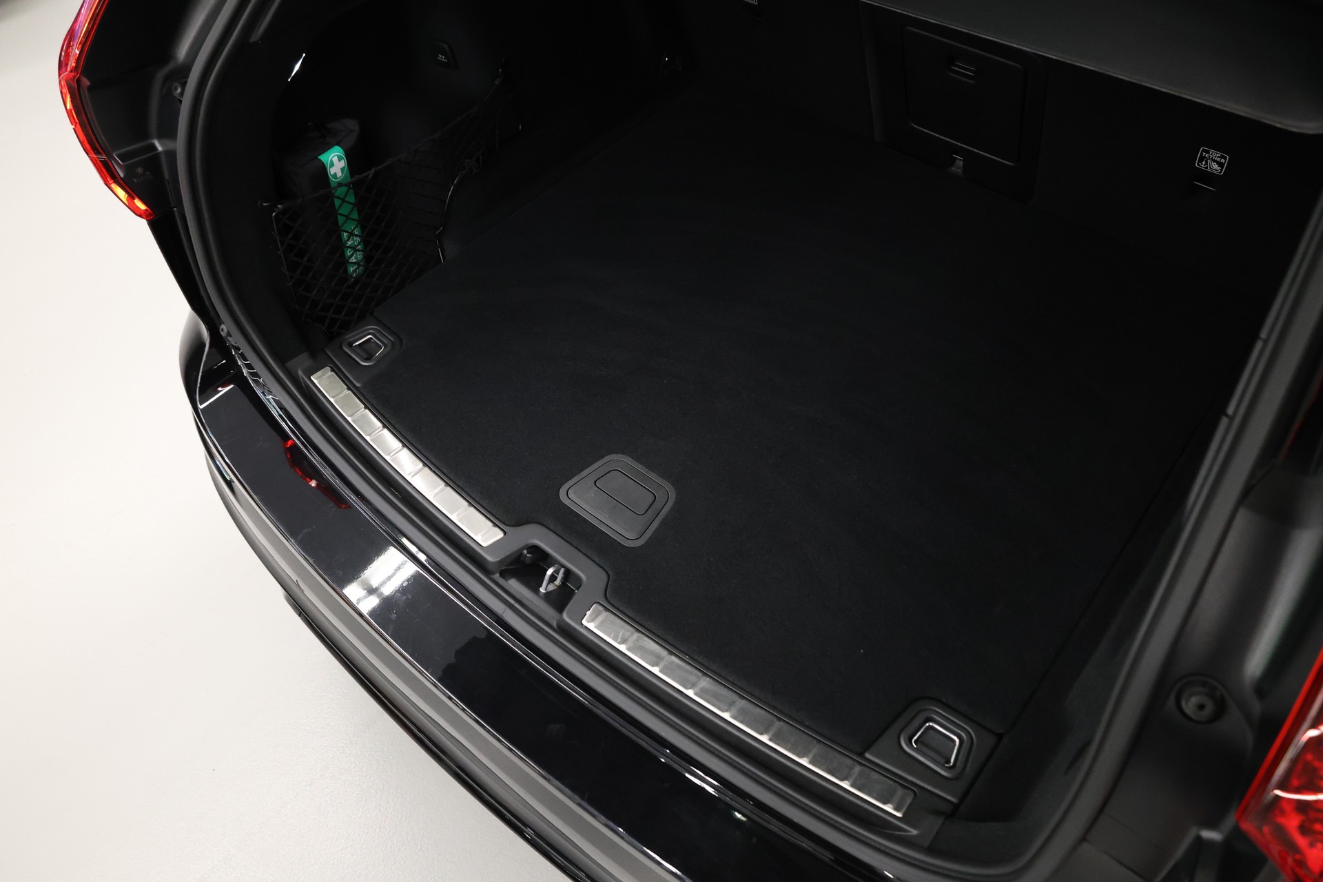 VOLVO XC60 2.0 B5 MH Black Edition AWD-image-28