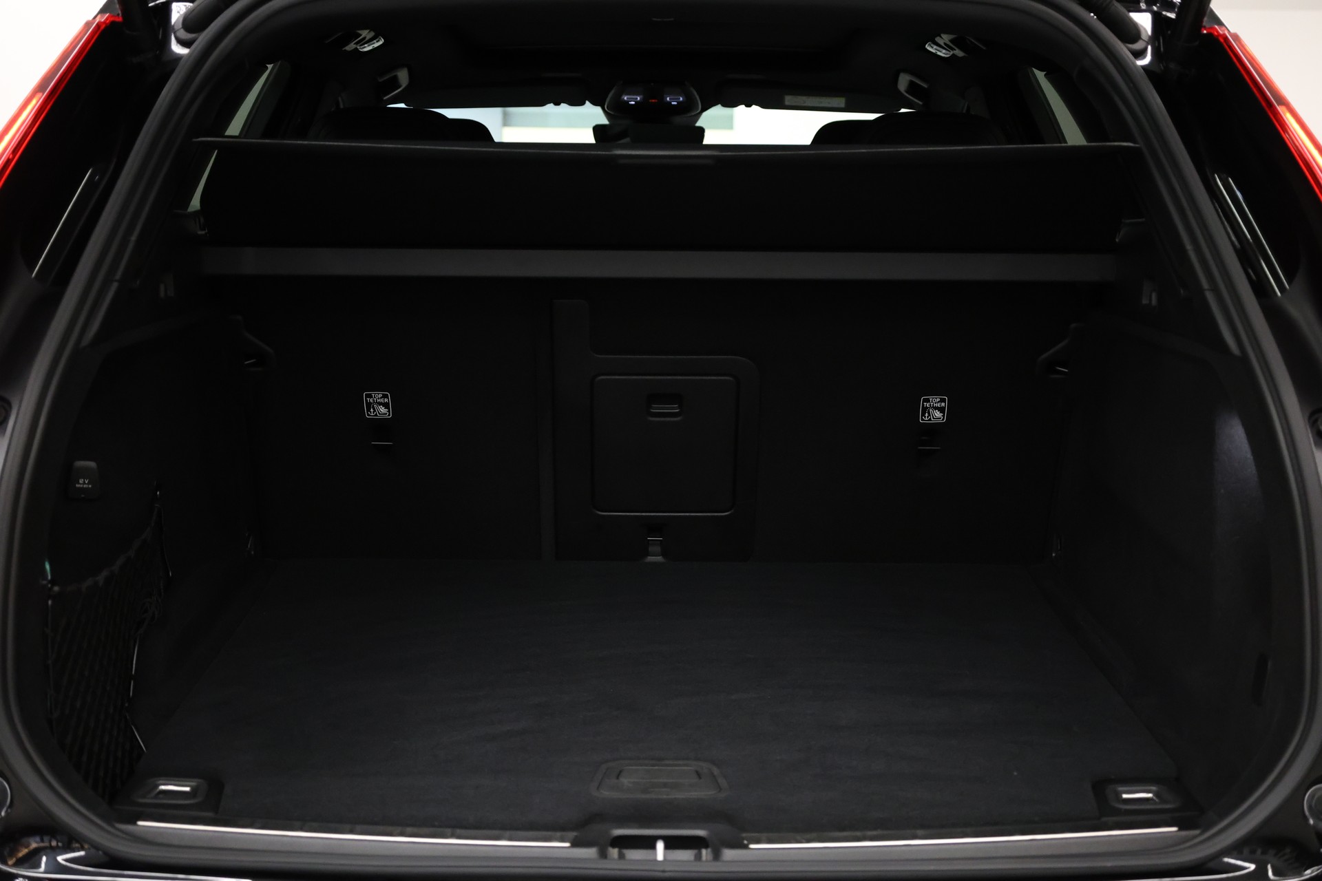 VOLVO XC60 2.0 B5 MH Black Edition AWD-image-30