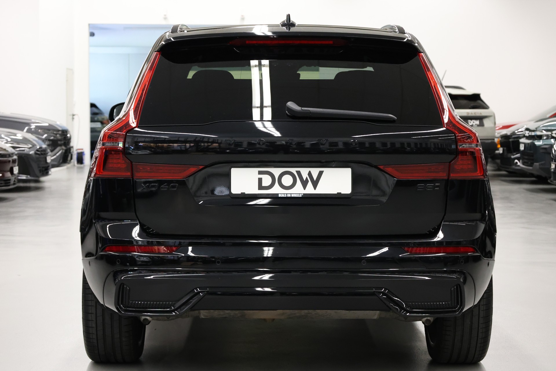 VOLVO XC60 2.0 B5 MH Black Edition AWD-image-9
