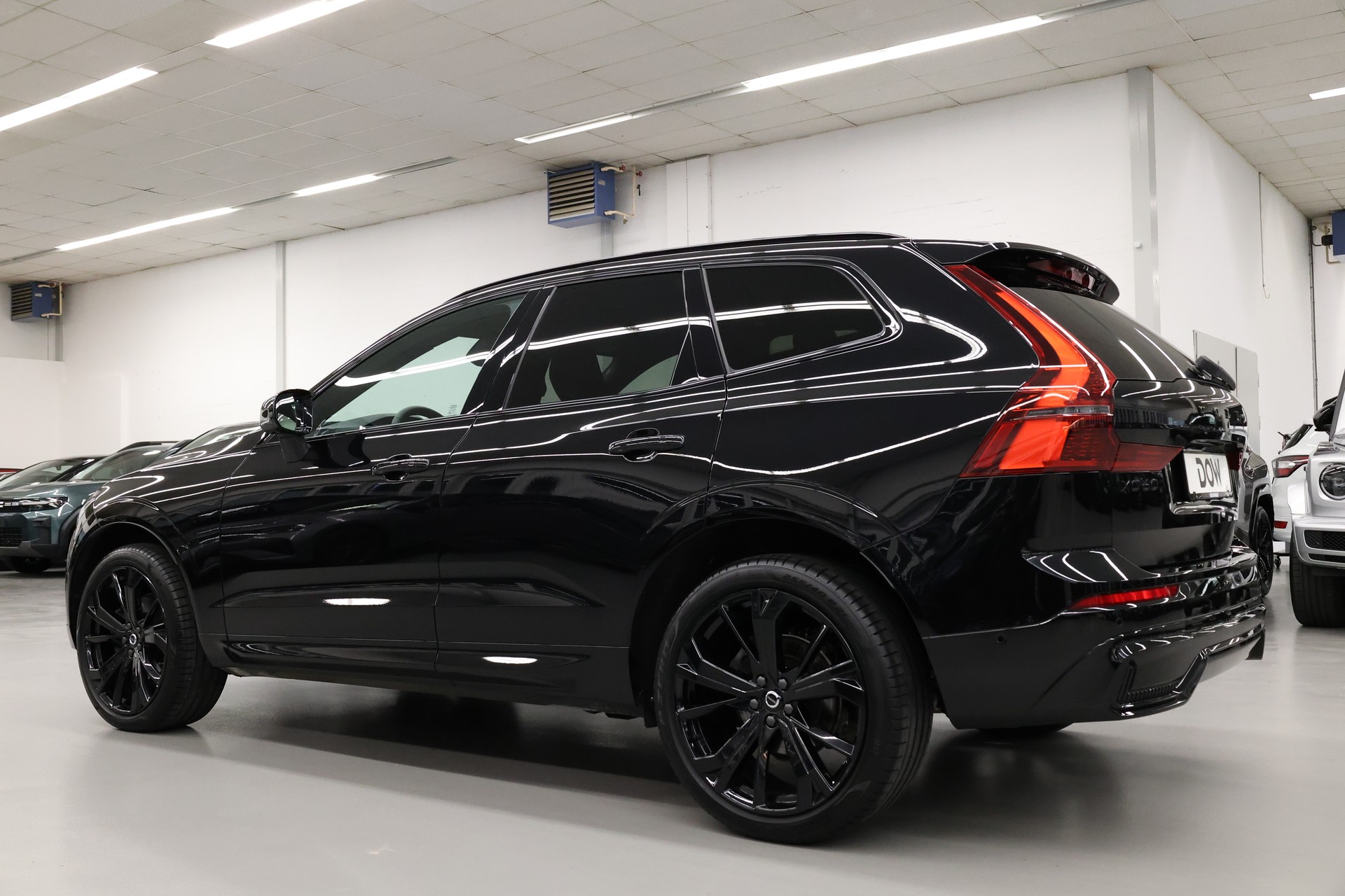 VOLVO XC60 2.0 B5 MH Black Edition AWD-image-8