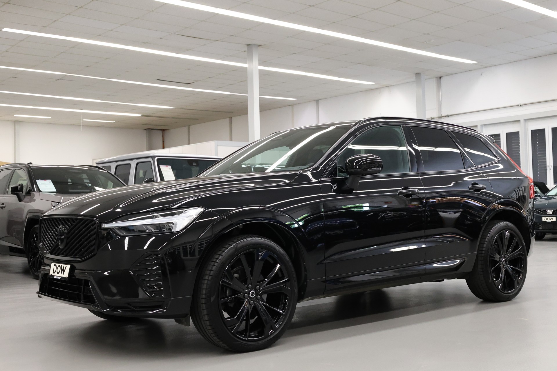 VOLVO XC60 2.0 B5 MH Black Edition AWD-image-3