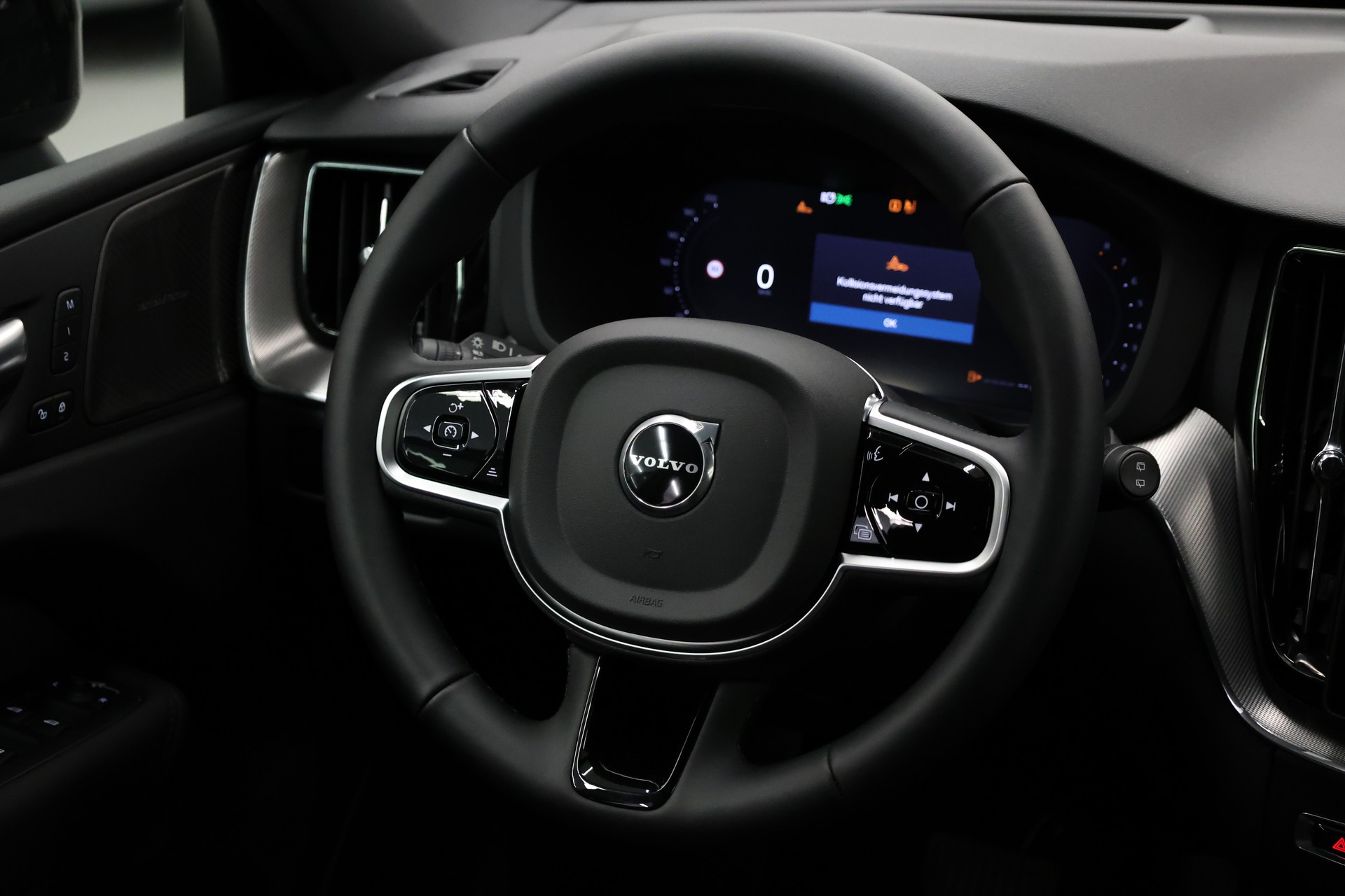 VOLVO XC60 2.0 B5 MH Black Edition AWD-image-19