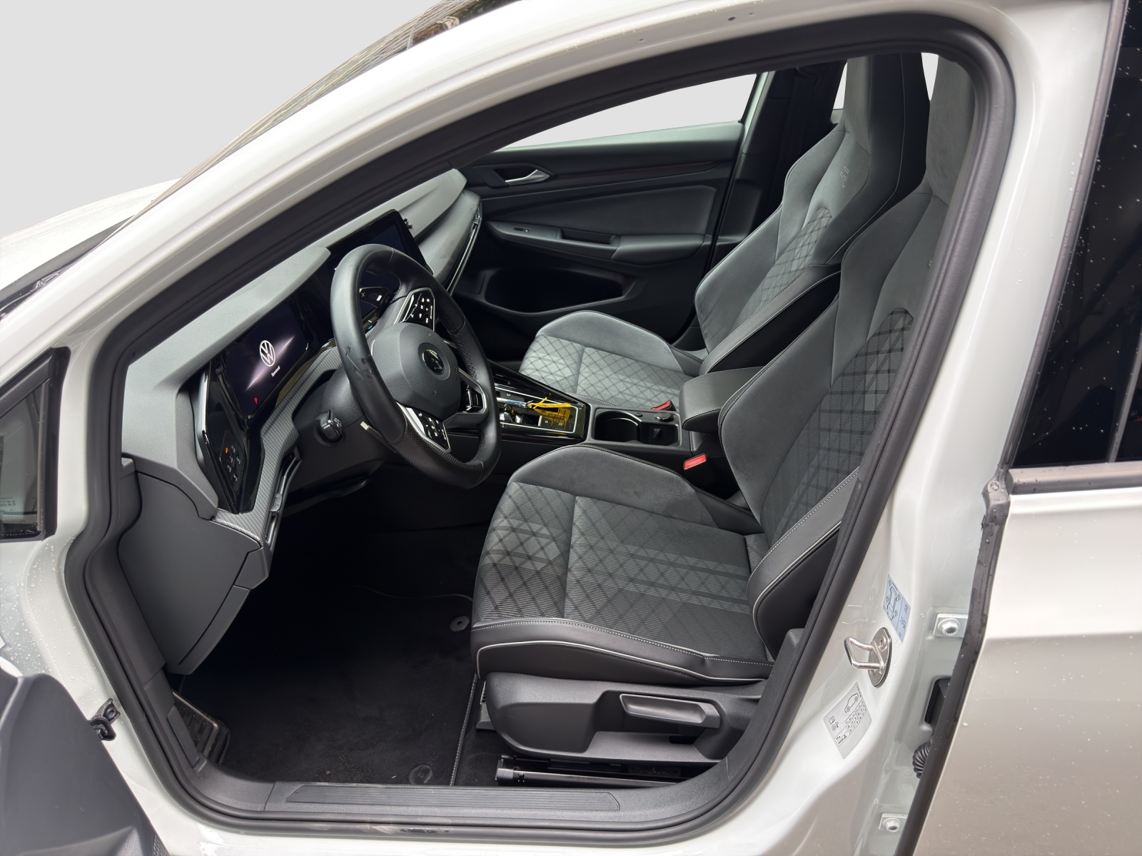 VW Golf 1.5 eTSI mHEV ACT R-Line DSG-image-5