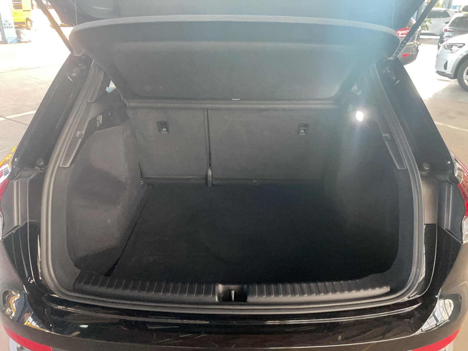 AUDI Q4 e-tron 50 quattro-image-15