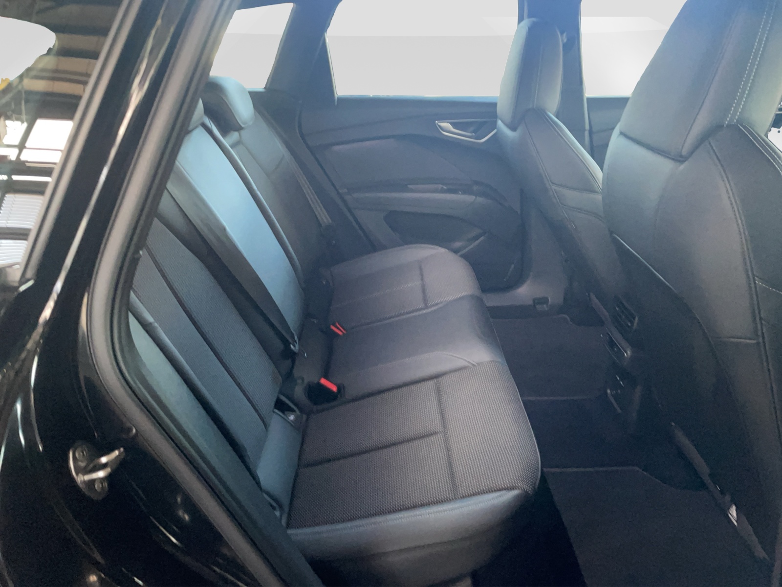 AUDI Q4 e-tron 50 quattro-image-14