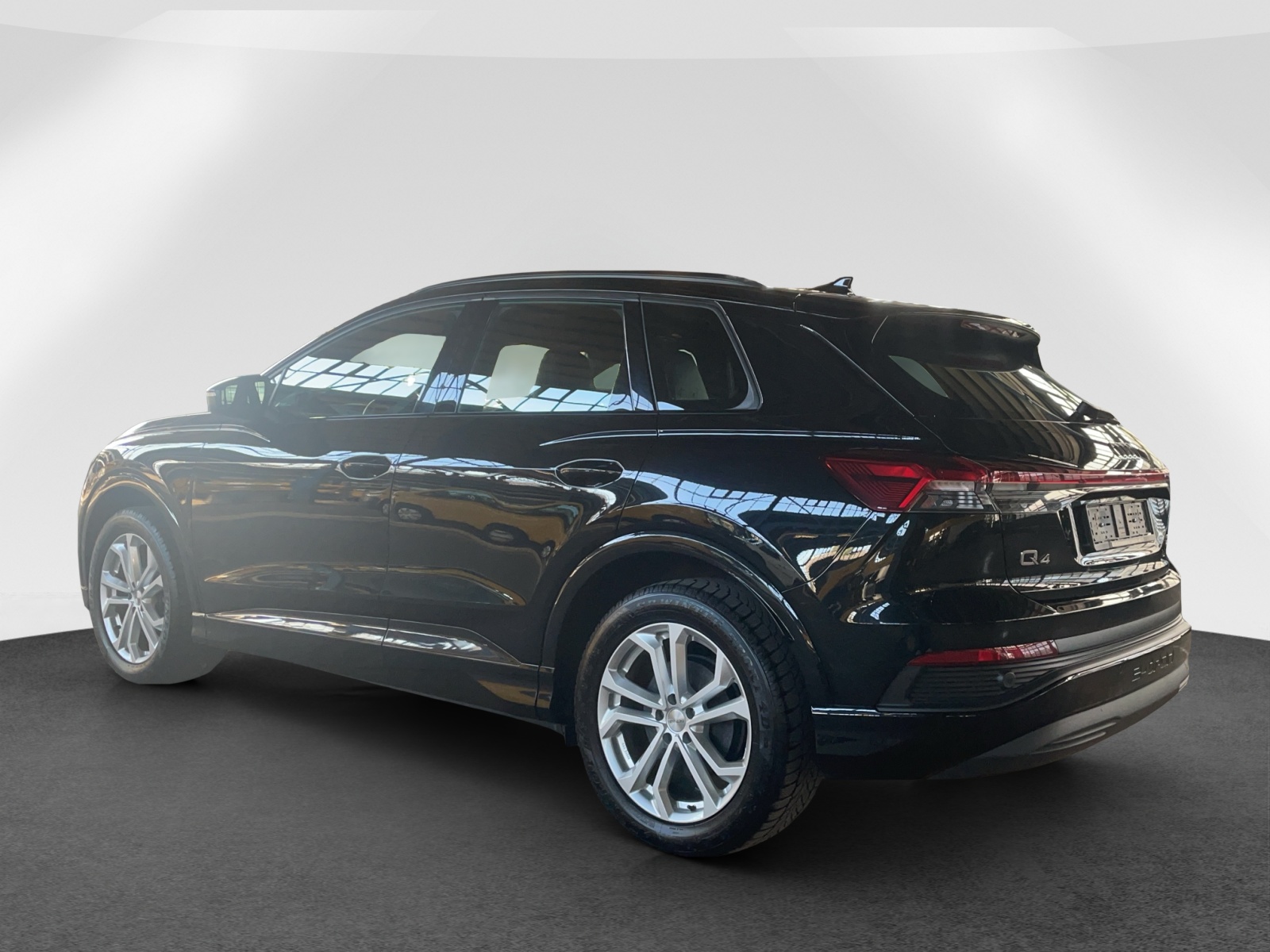 AUDI Q4 e-tron 50 quattro-image-4