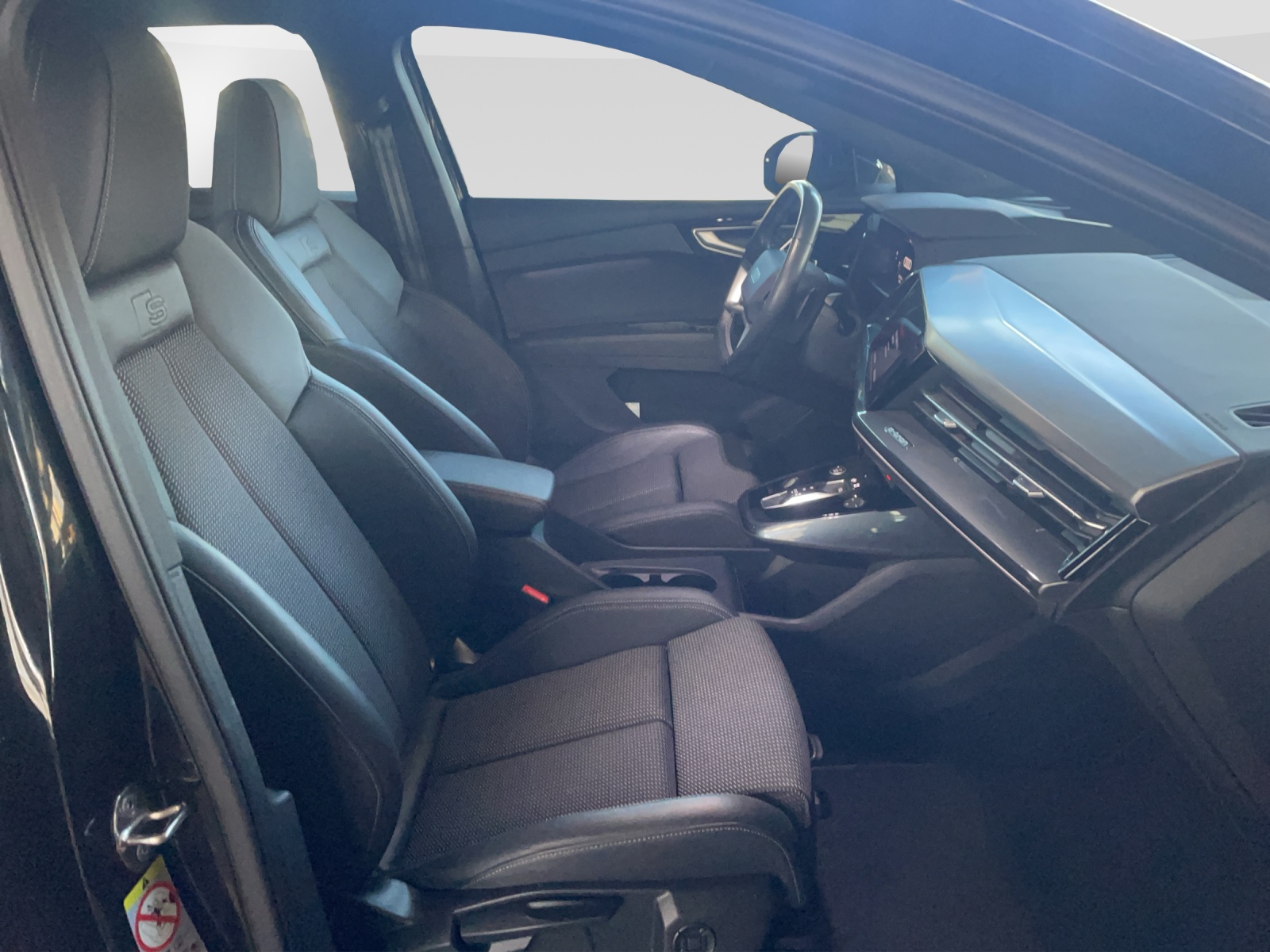 AUDI Q4 e-tron 50 quattro-image-13