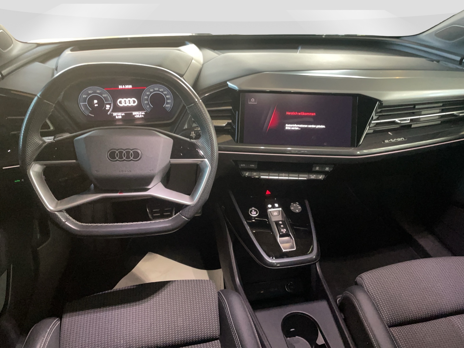 AUDI Q4 e-tron 50 quattro-image-9