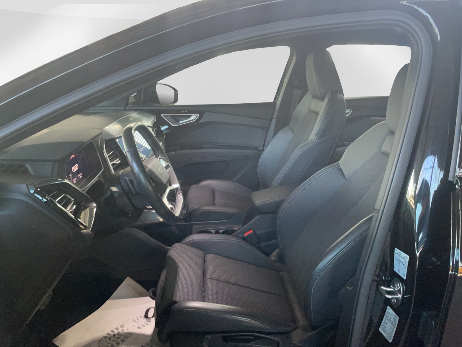 AUDI Q4 e-tron 50 quattro-image-8