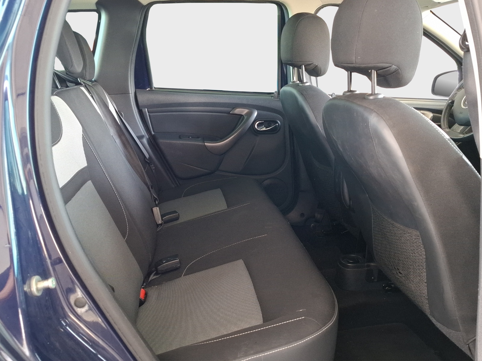 DACIA Duster 1.2 T Privilège 4x2 // MFK 28.09.2026 // 8-fach bereift-image-10