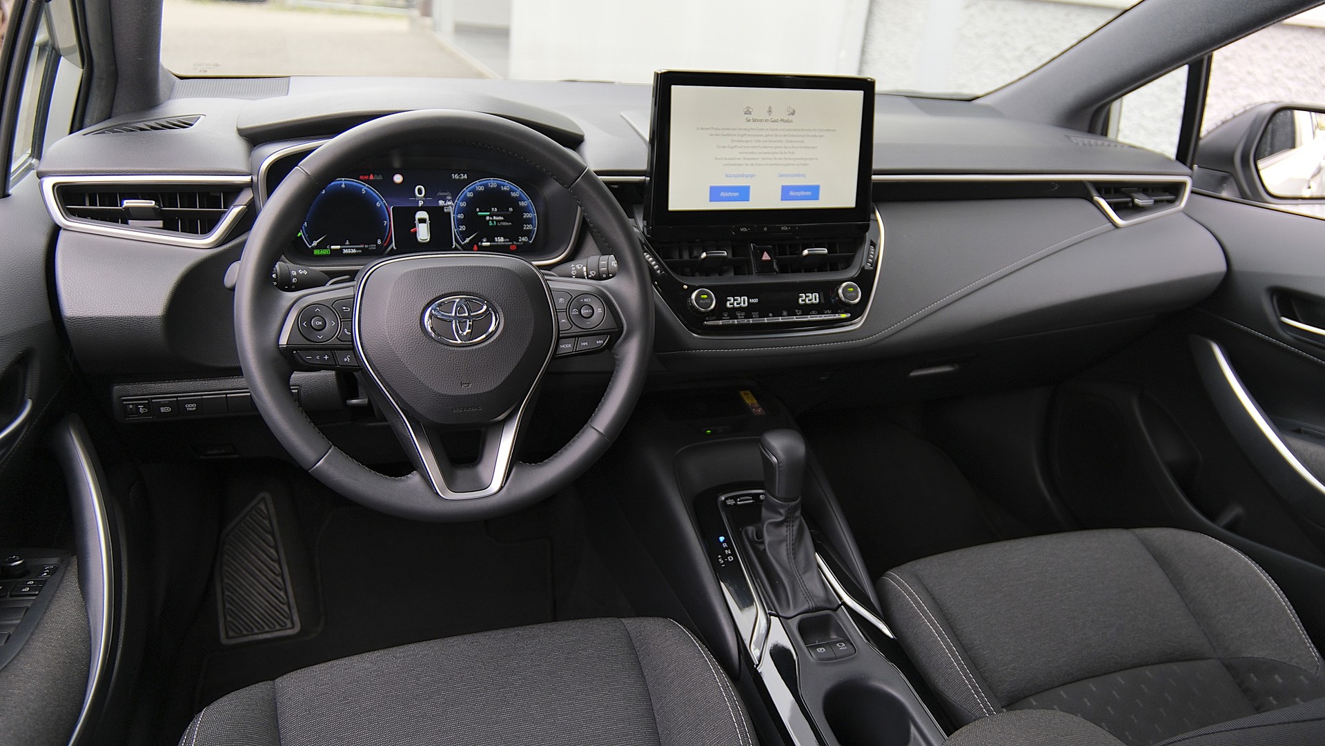 TOYOTA Corolla Touring Sports 2.0 HSD Trend e-CVT-image-15