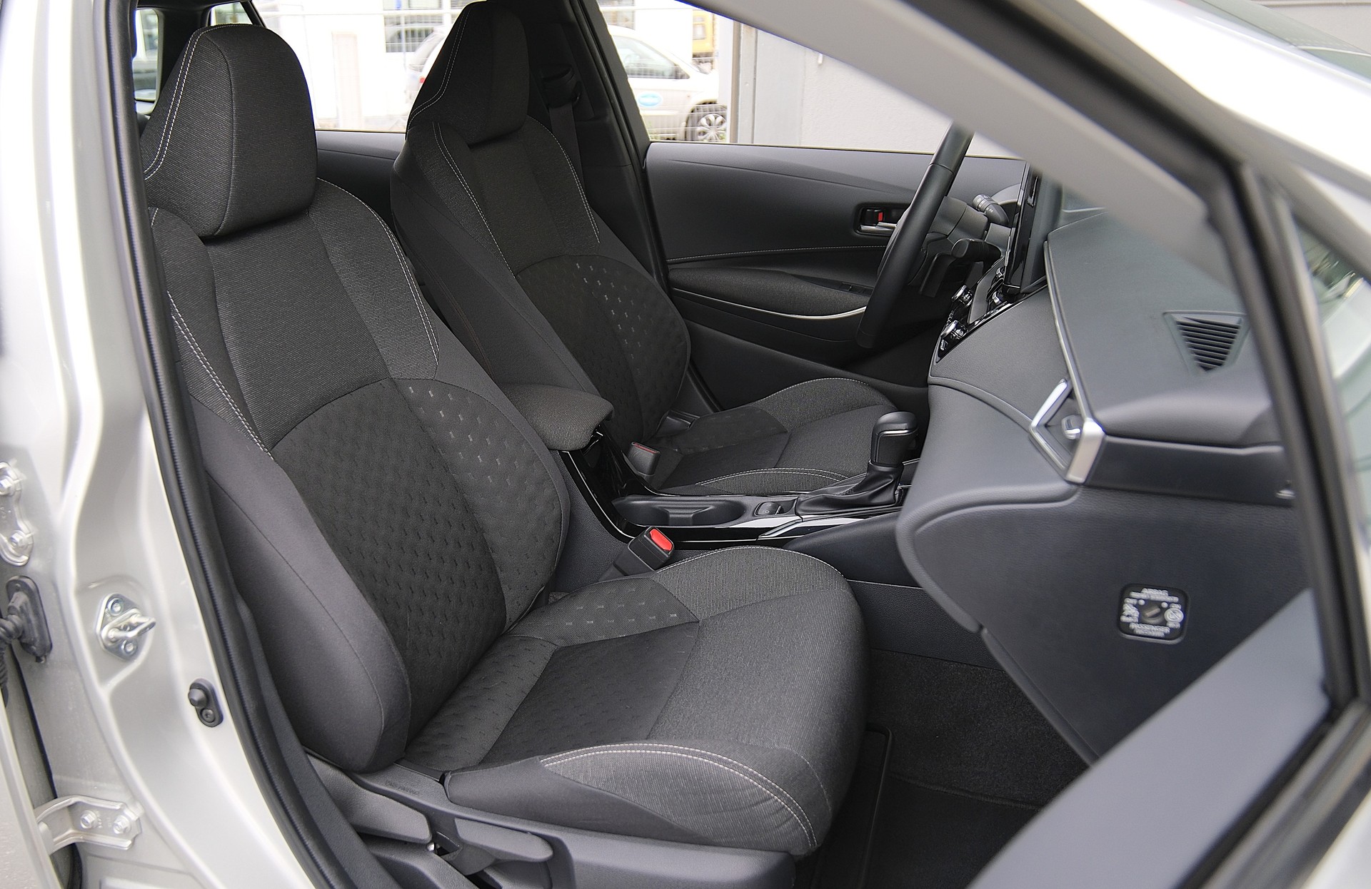 TOYOTA Corolla Touring Sports 2.0 HSD Trend e-CVT-image-13