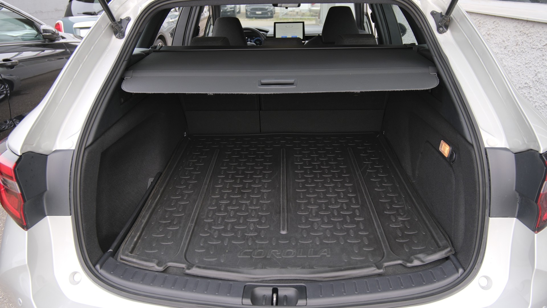 TOYOTA Corolla Touring Sports 2.0 HSD Trend e-CVT-image-20