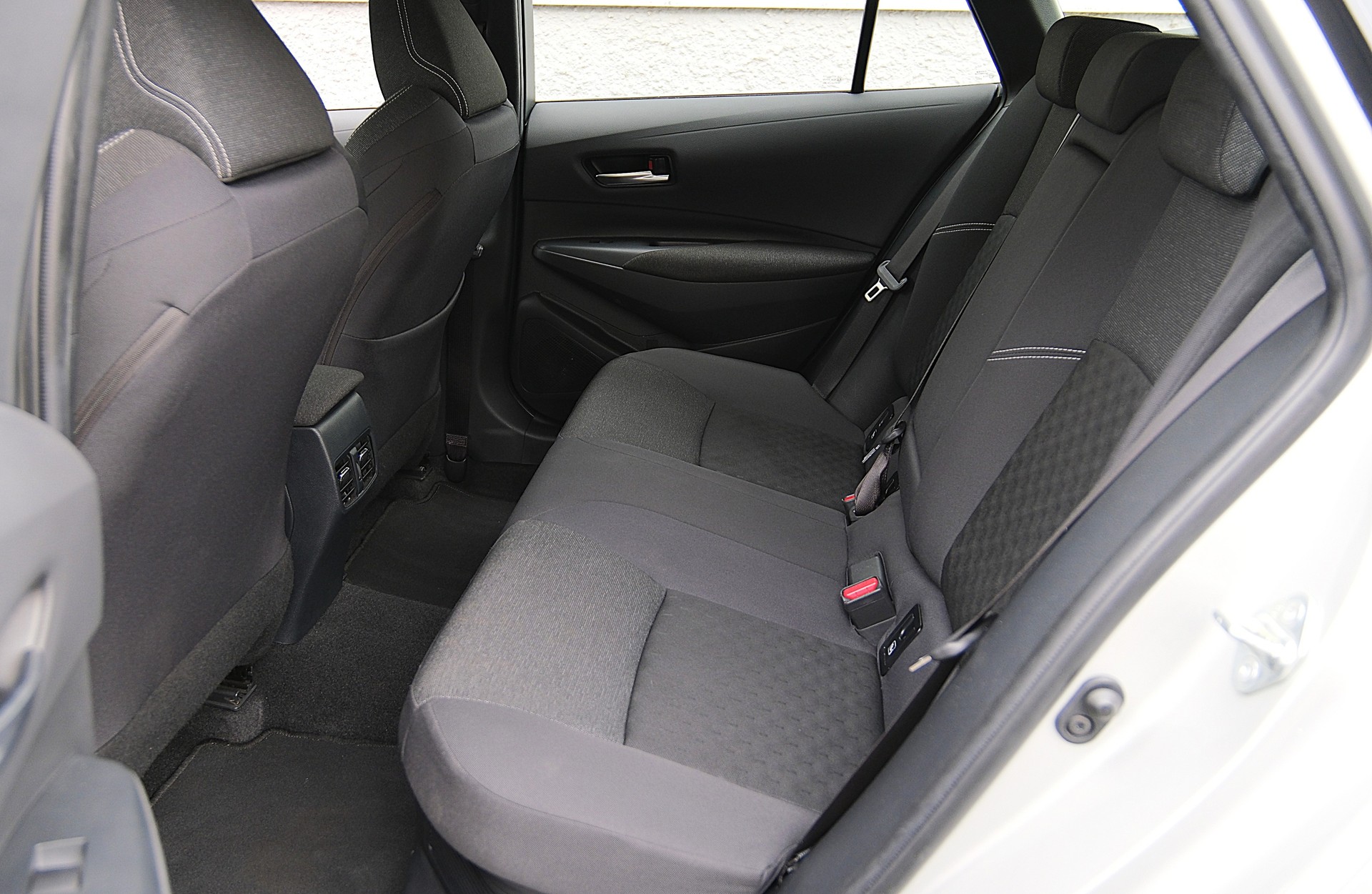 TOYOTA Corolla Touring Sports 2.0 HSD Trend e-CVT-image-19