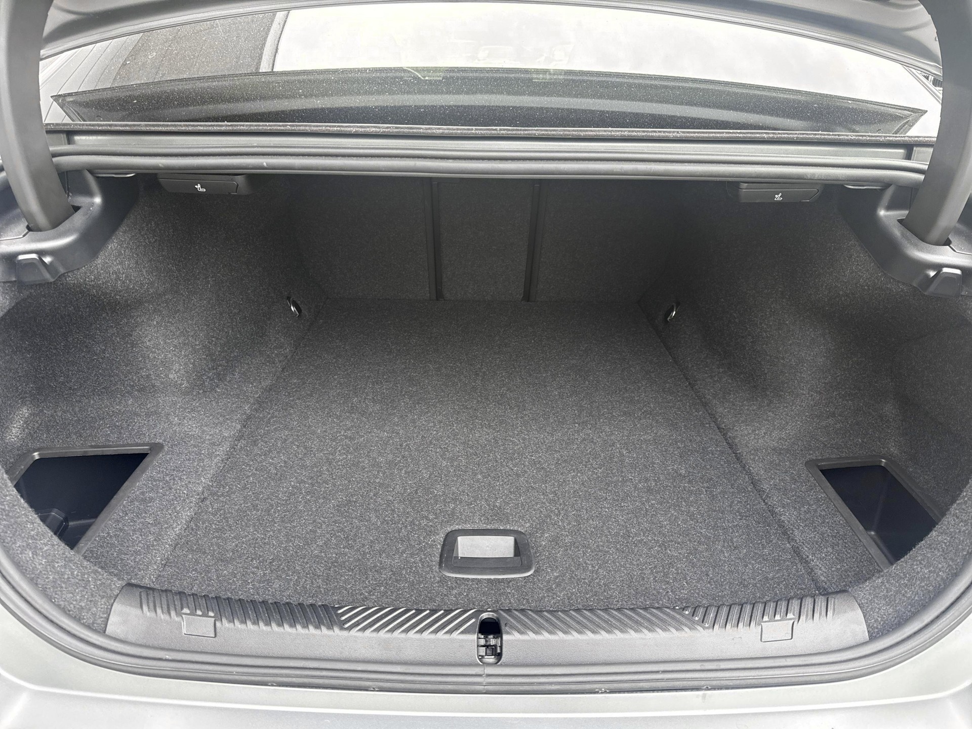 BMW i5 M60 xDrive M Sport Pro-image-18