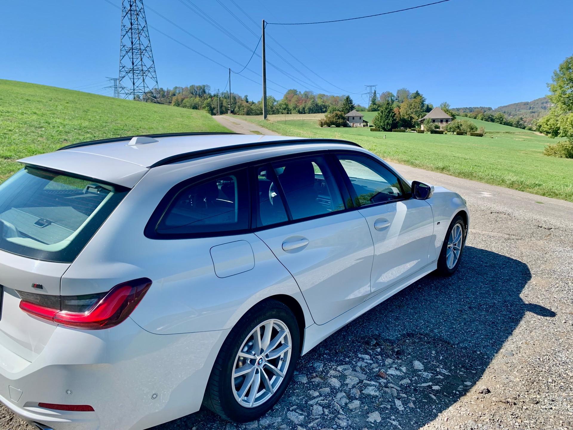 BMW 330e xDrive-image-0