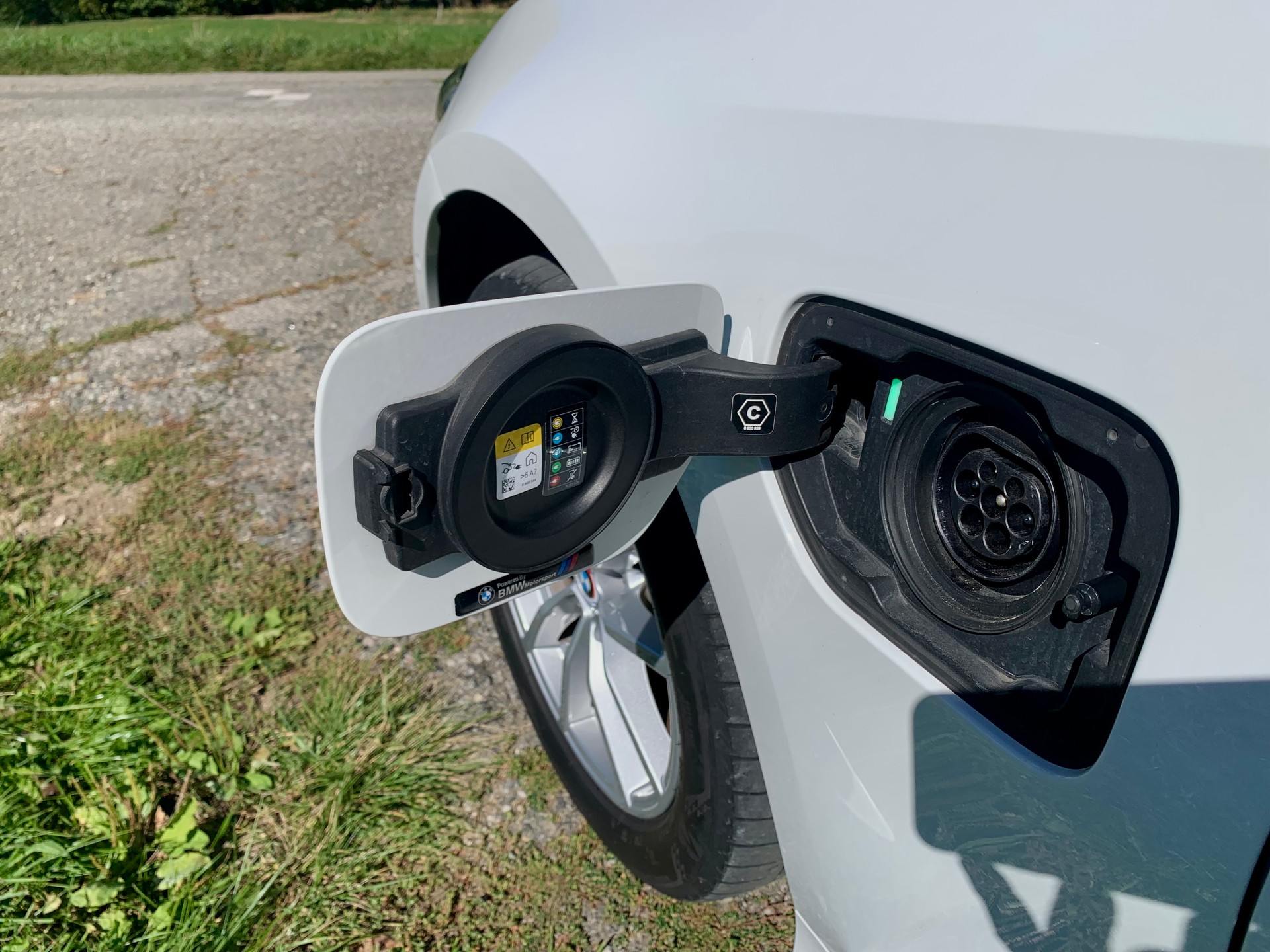 BMW 330e xDrive-image-2