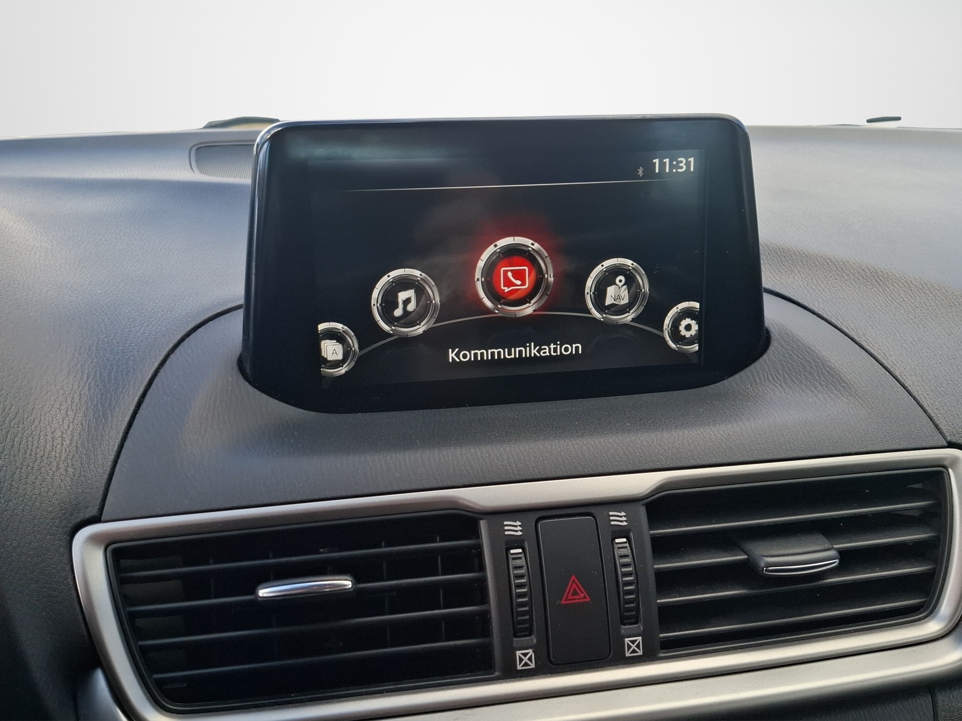MAZDA 3 SKYACTIV-G 100 Ambition-image-12