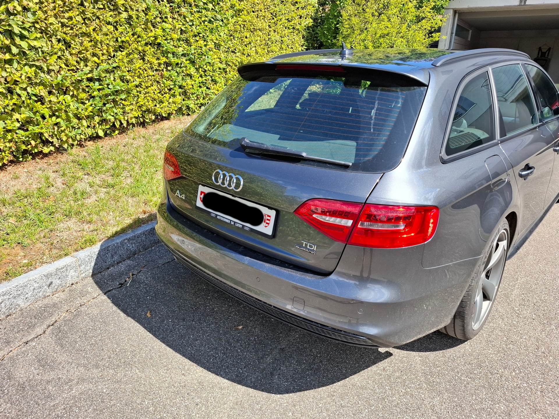 AUDI 2.0 TDI 190 quattro S-Tronic-image-3
